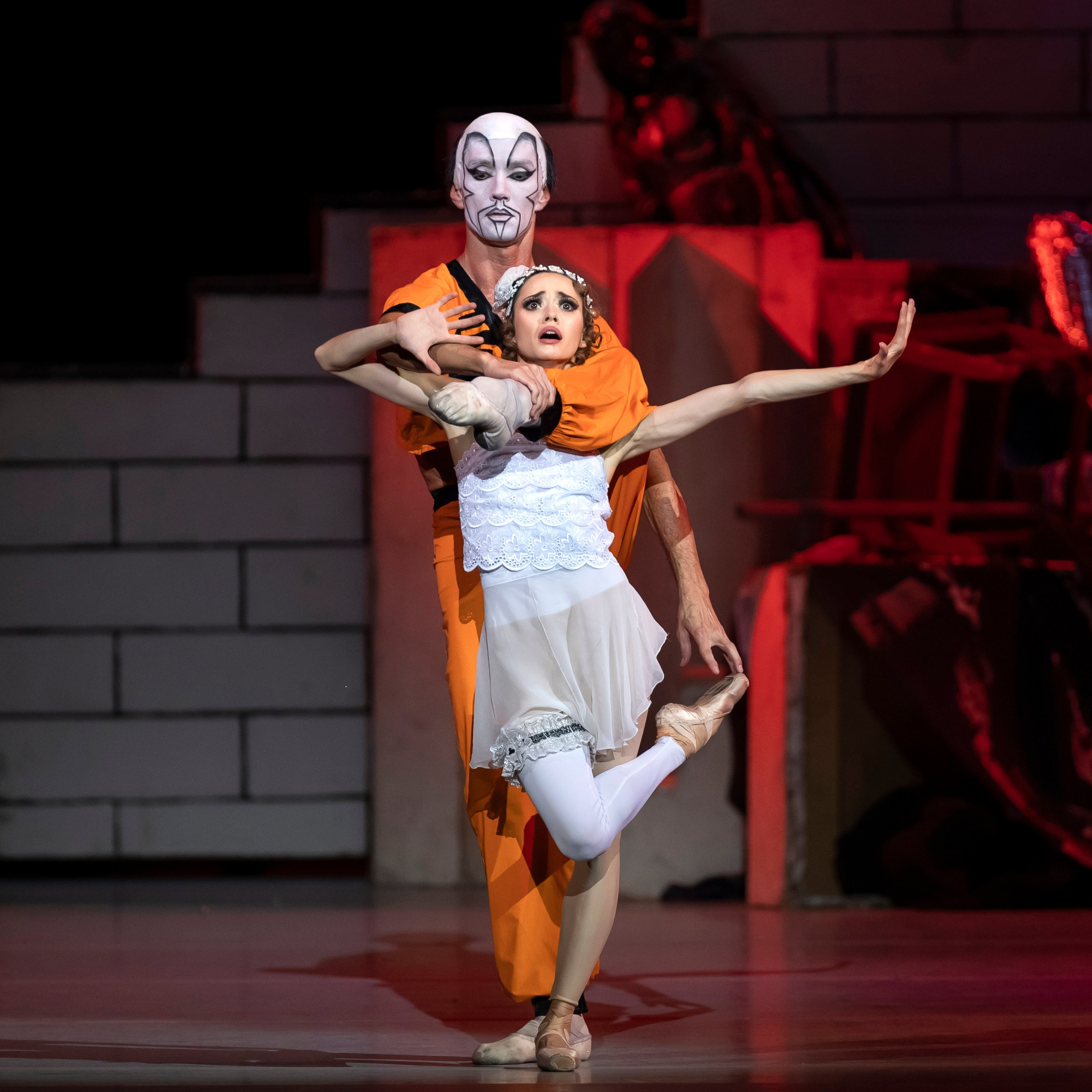 Чудесный мандарин. Балет Наталии Касаткиной и Владимира Василёва