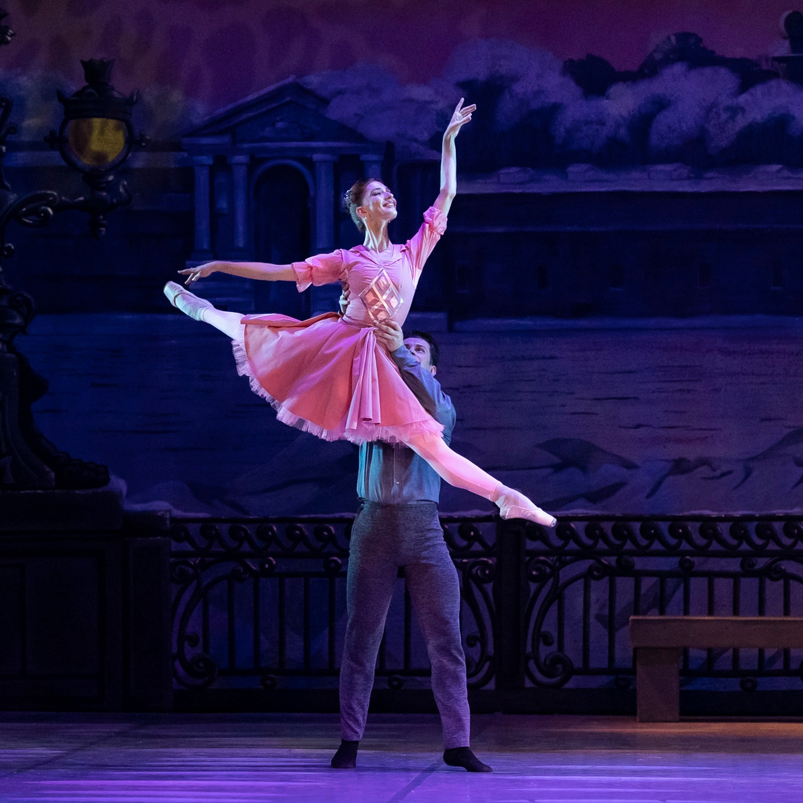 Продавец игрушек Воронежкского театра оперы и балета для Летних балетных сезонов