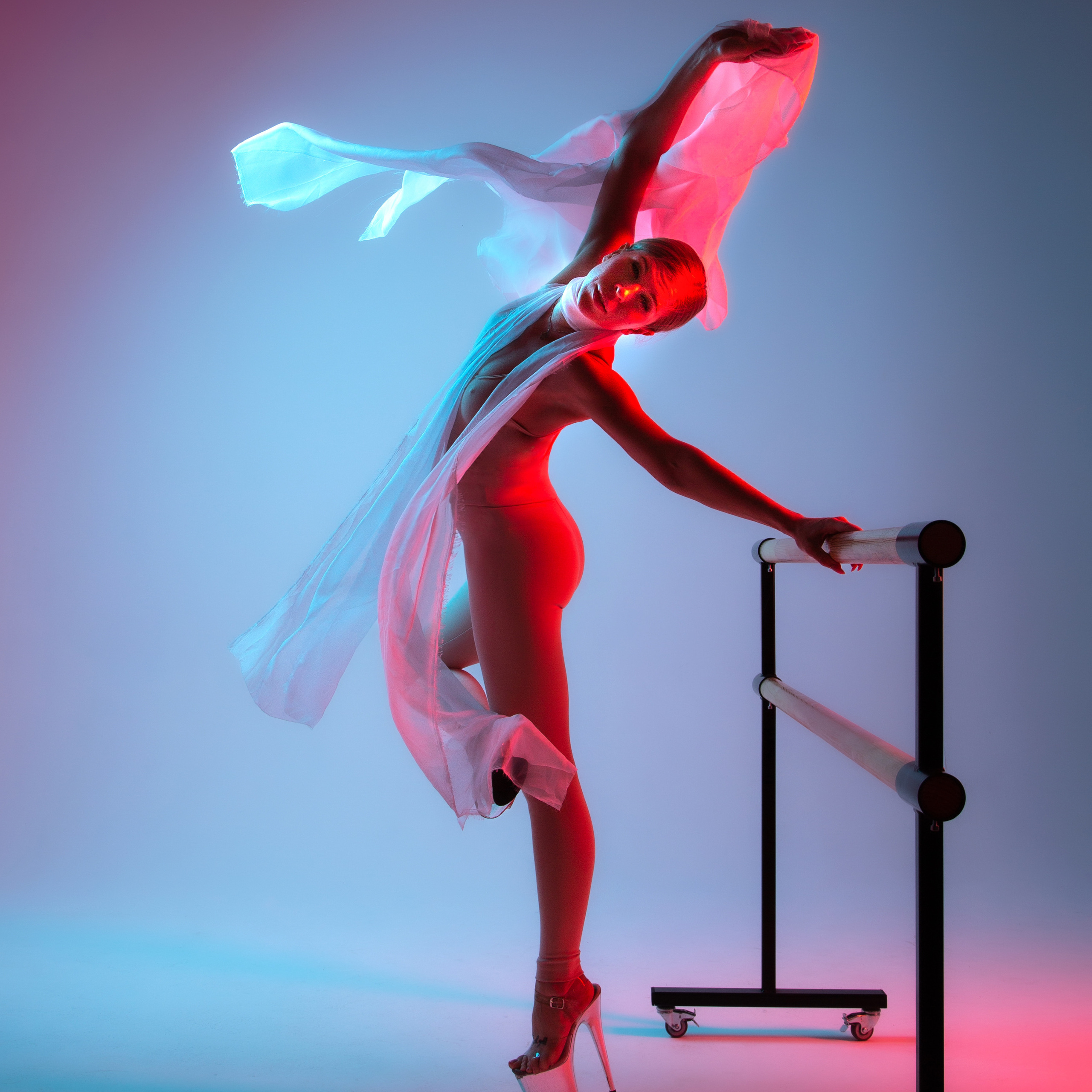 Кристина и цветной свет