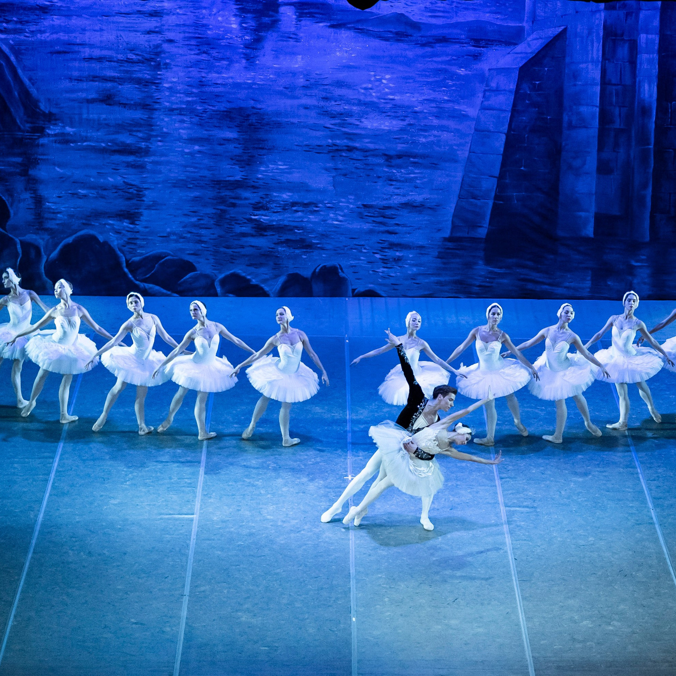 Лебединое озеро для Летних балетных сезонов