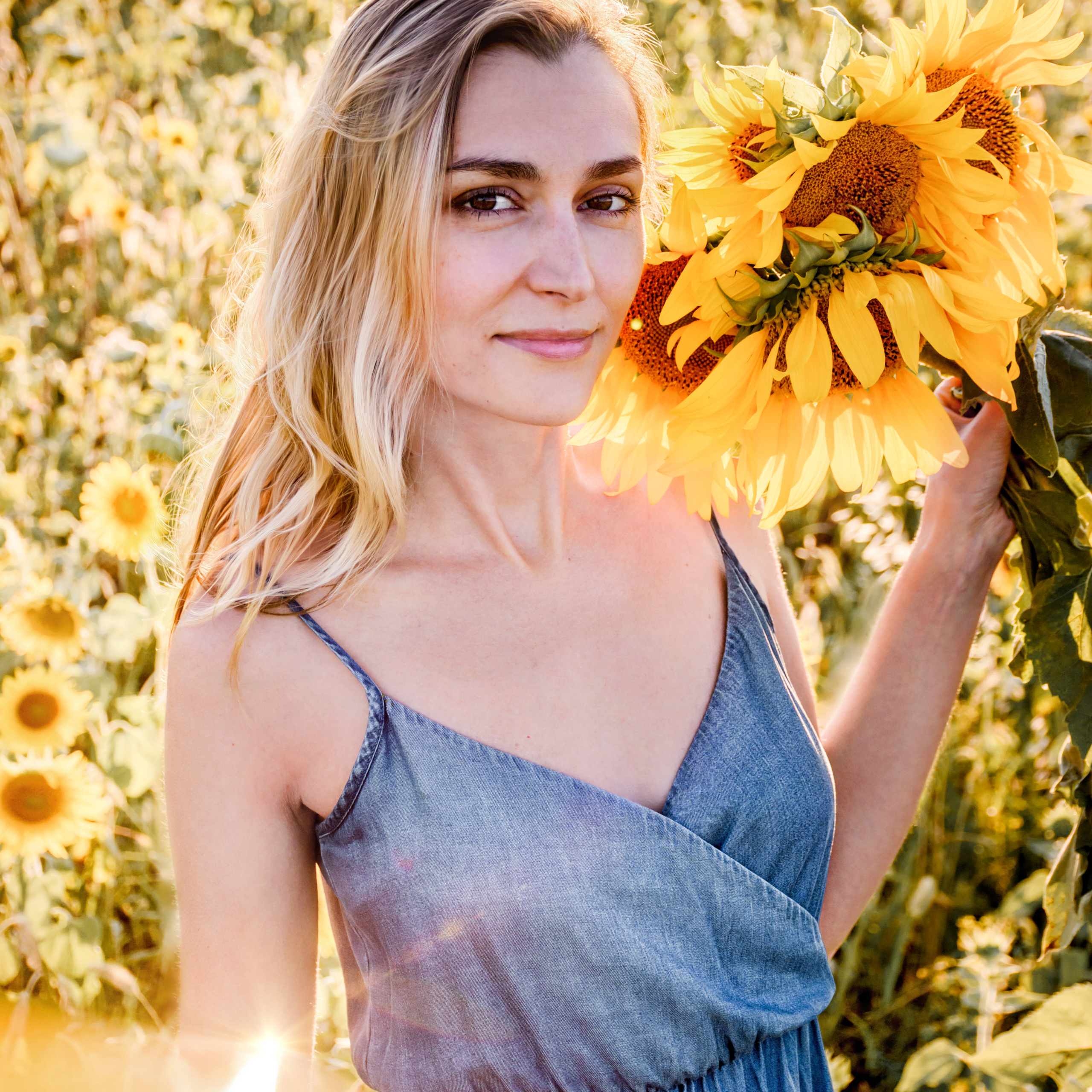 Дарья. В подсолнухах.