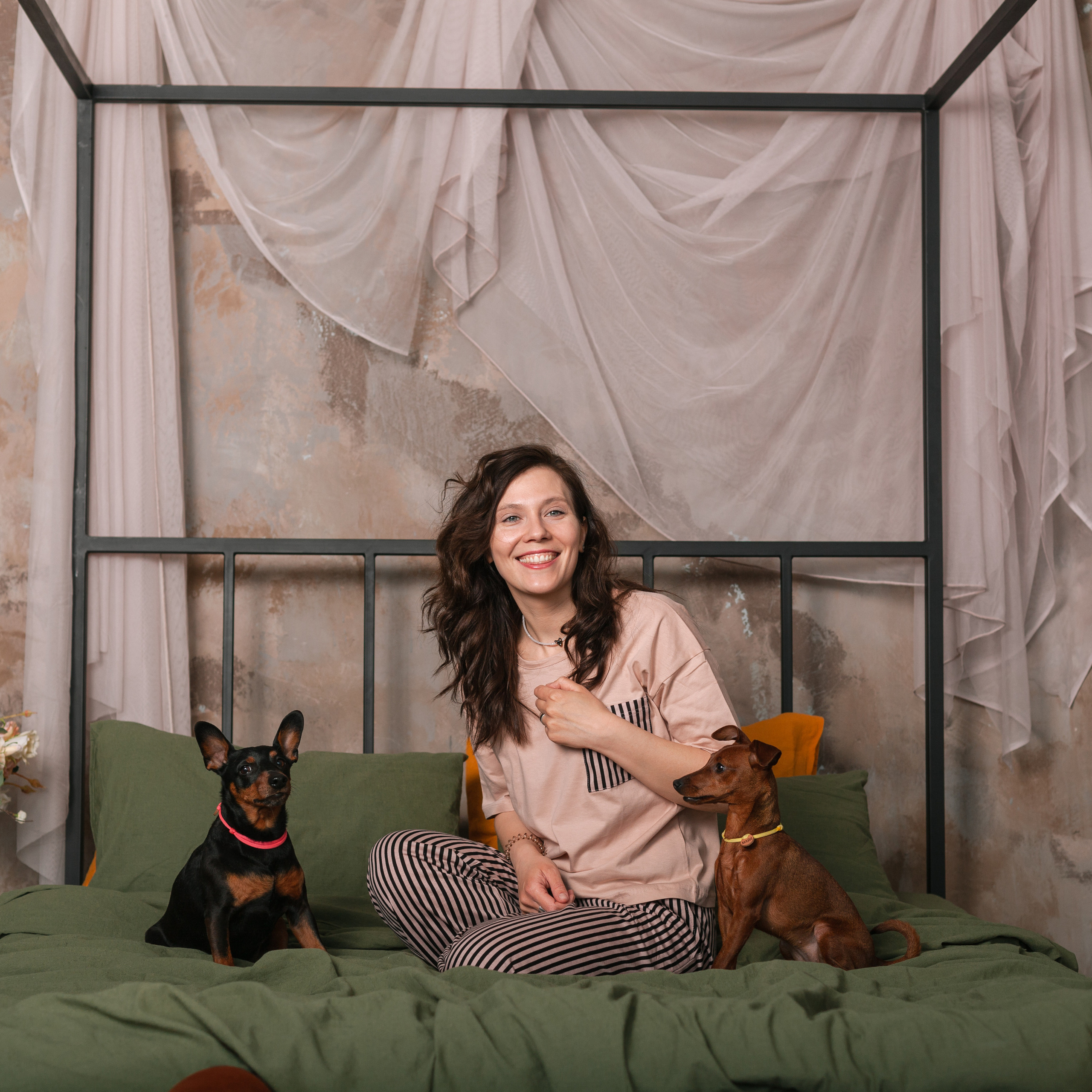 Александра и пинчеры Майя и Джой