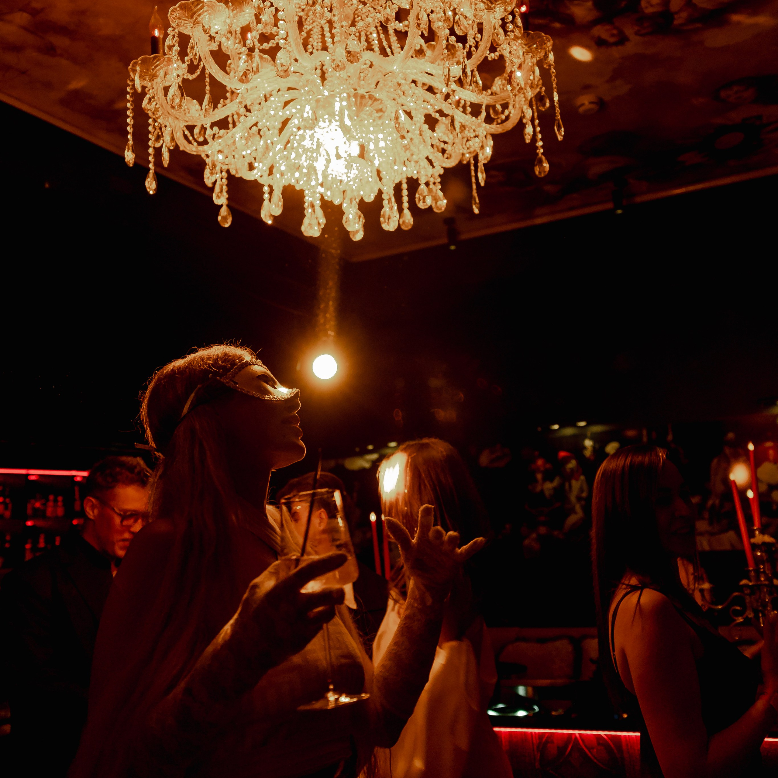 BURLESQUE BY COMMUNITY