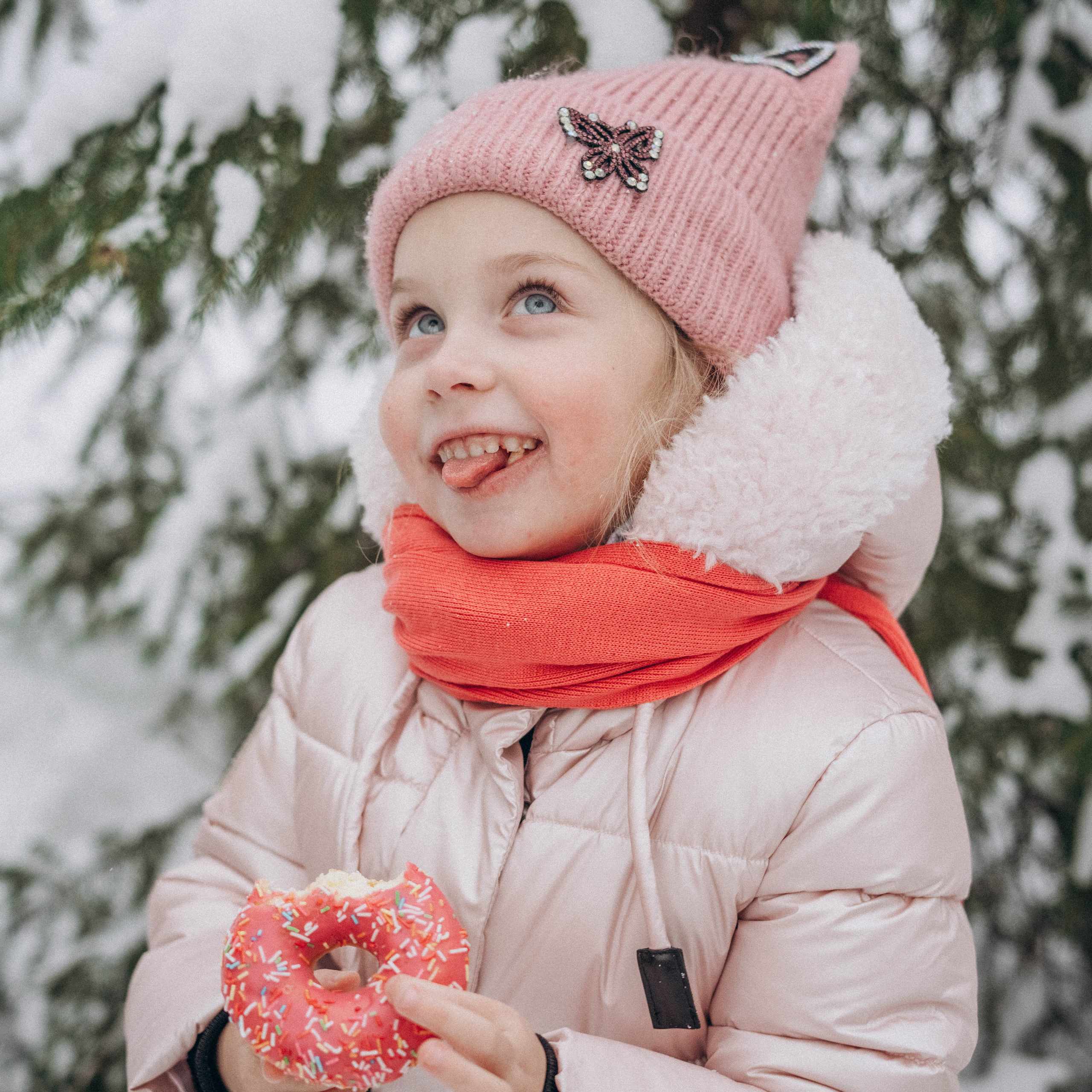 Зимой у дома