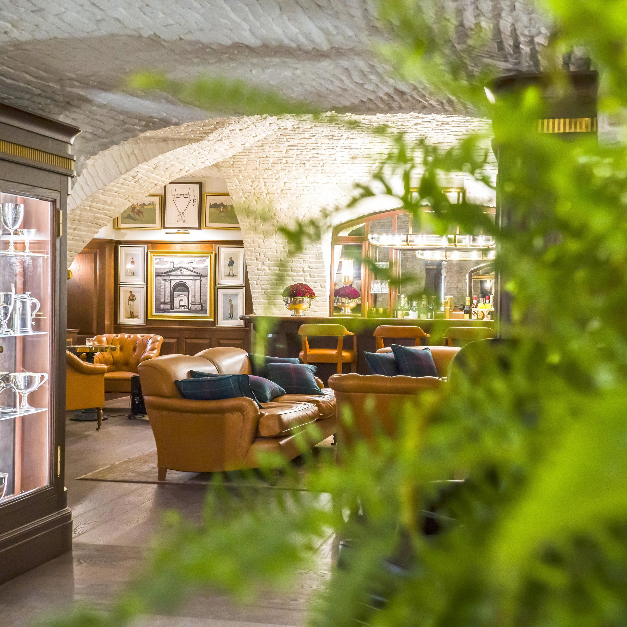 Бар-гостиная на Конюшенной площади