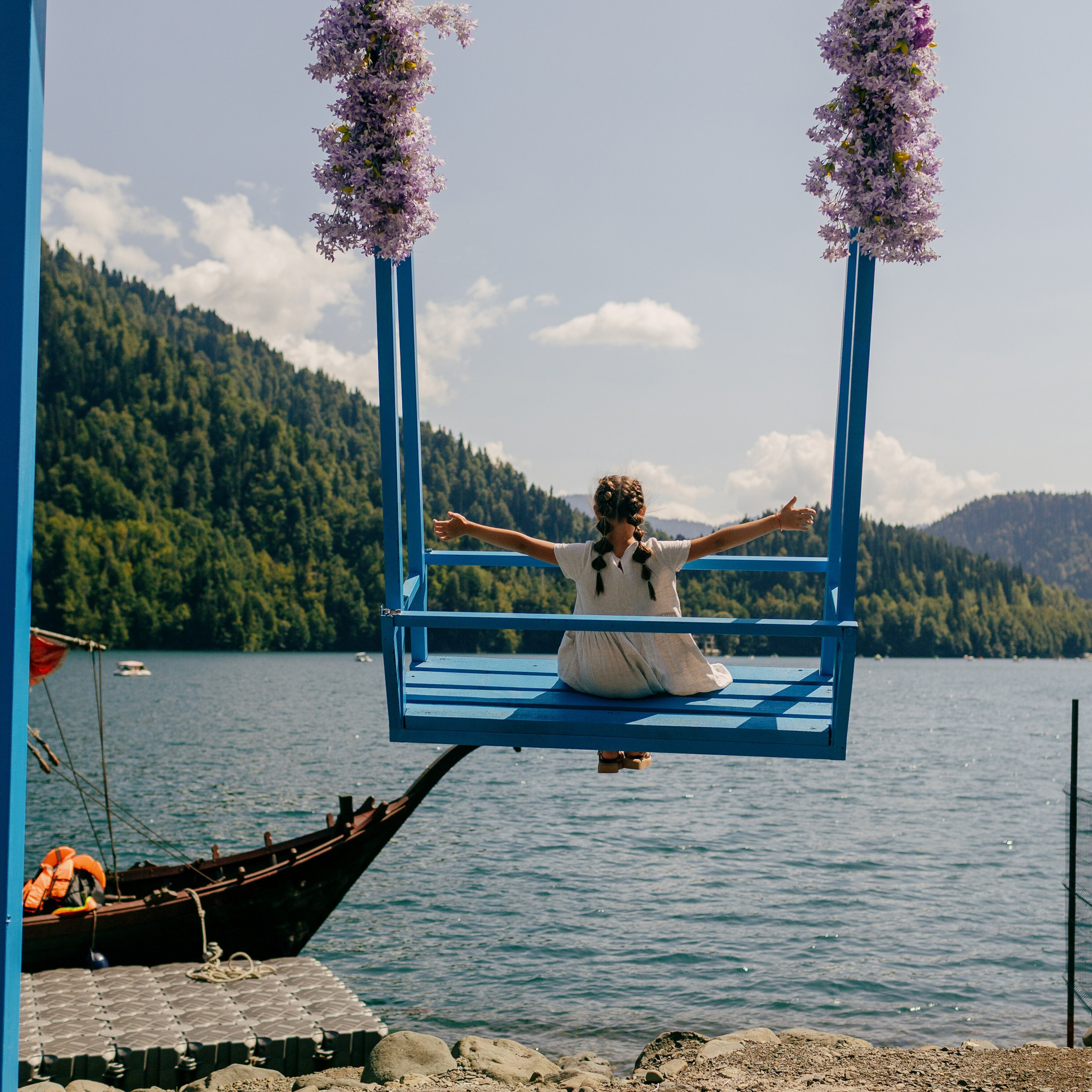 Озеро Рица 15т.