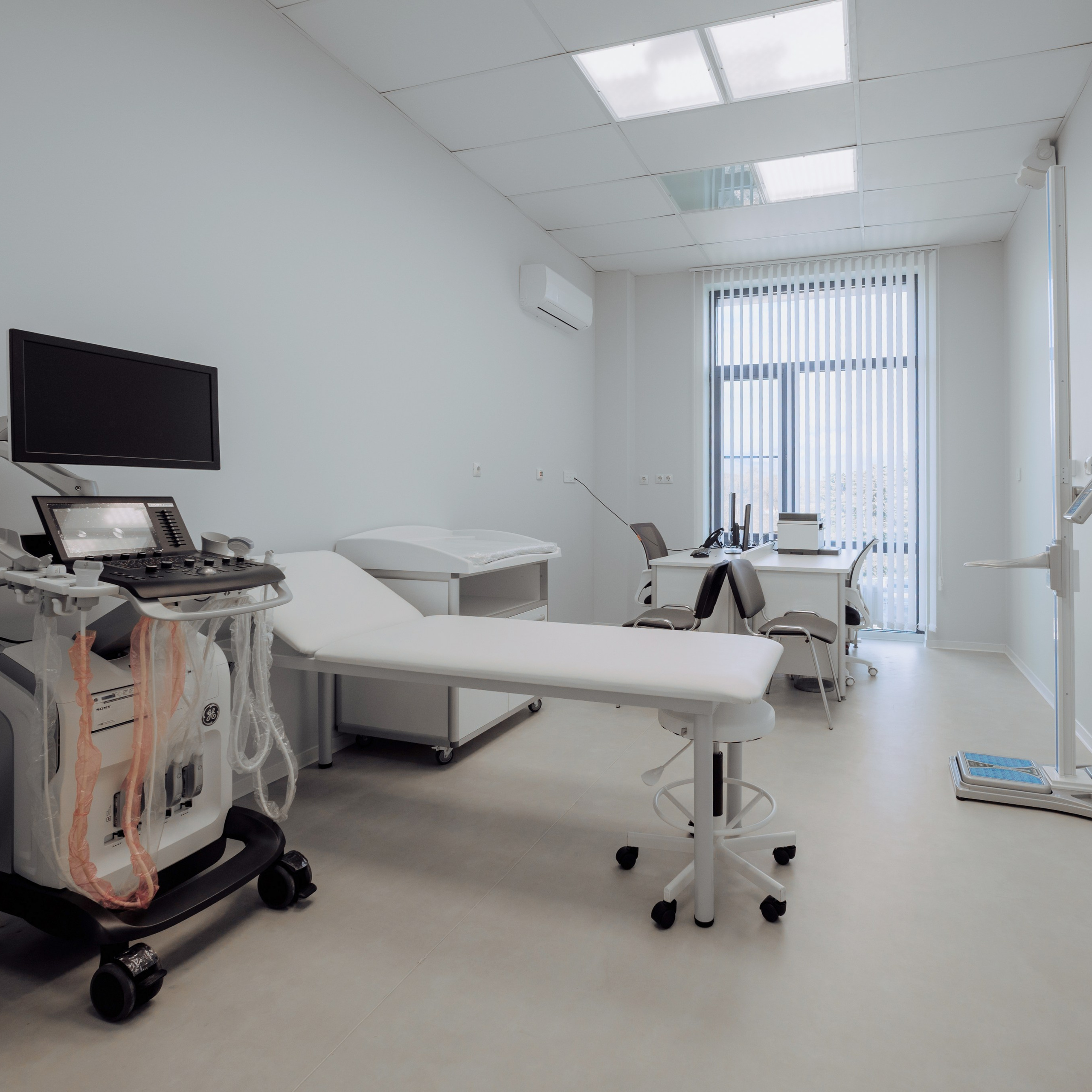 Мед Клиника в Пицунде. RetroChic Фото