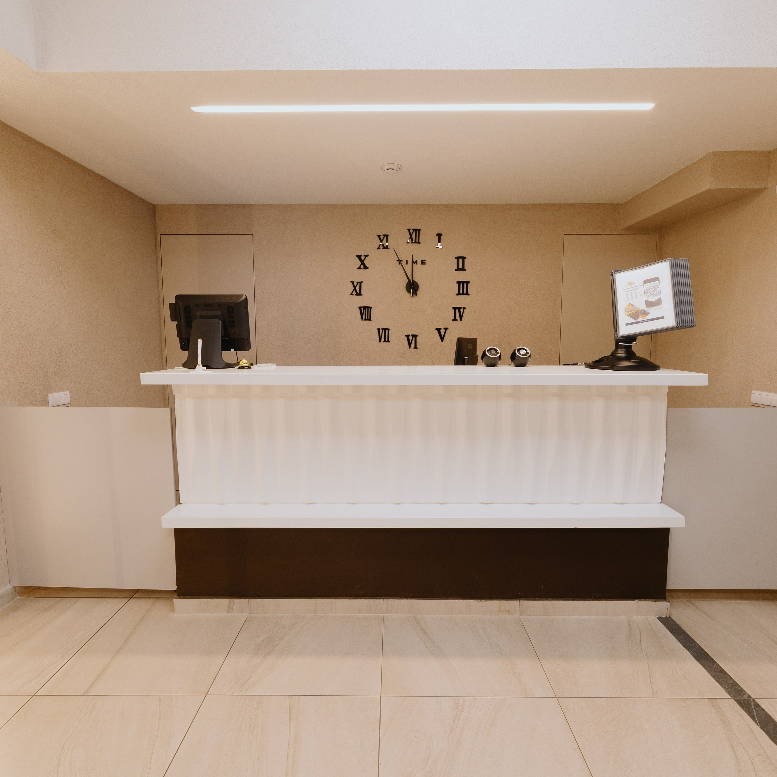 Мед Клиника в Пицунде. RetroChic Фото