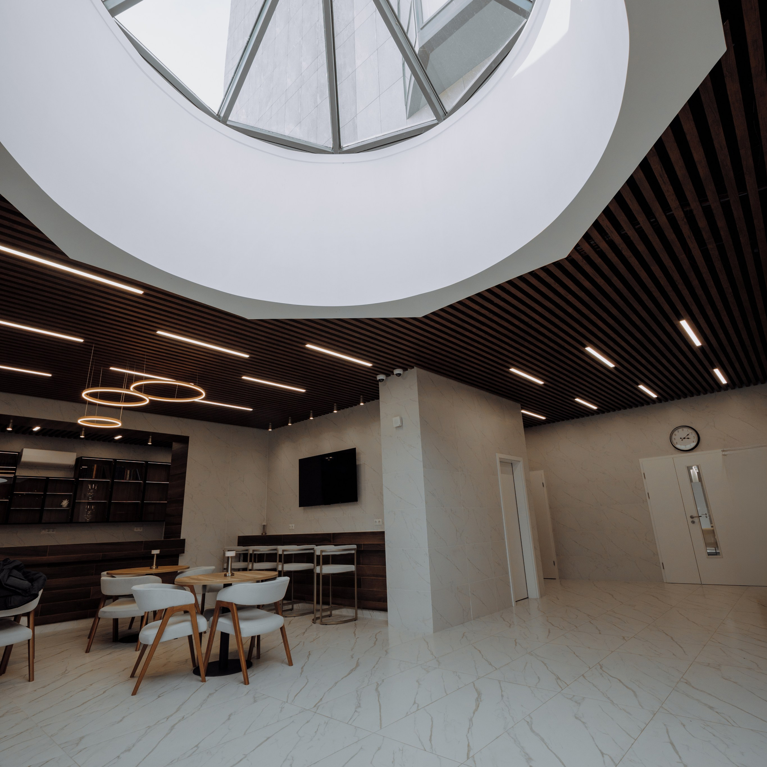 Мед Клиника в Пицунде. RetroChic Фото