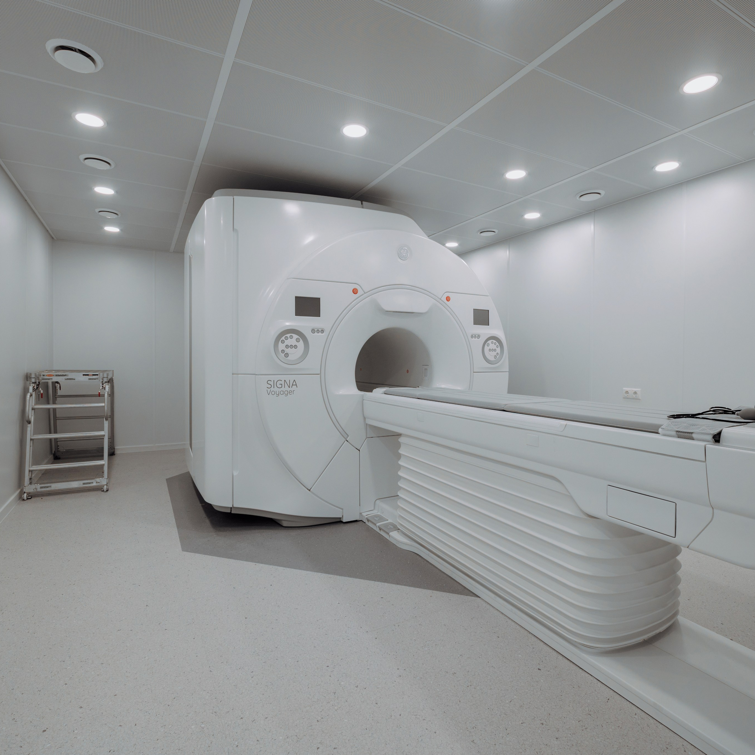 Мед Клиника в Пицунде. RetroChic Фото