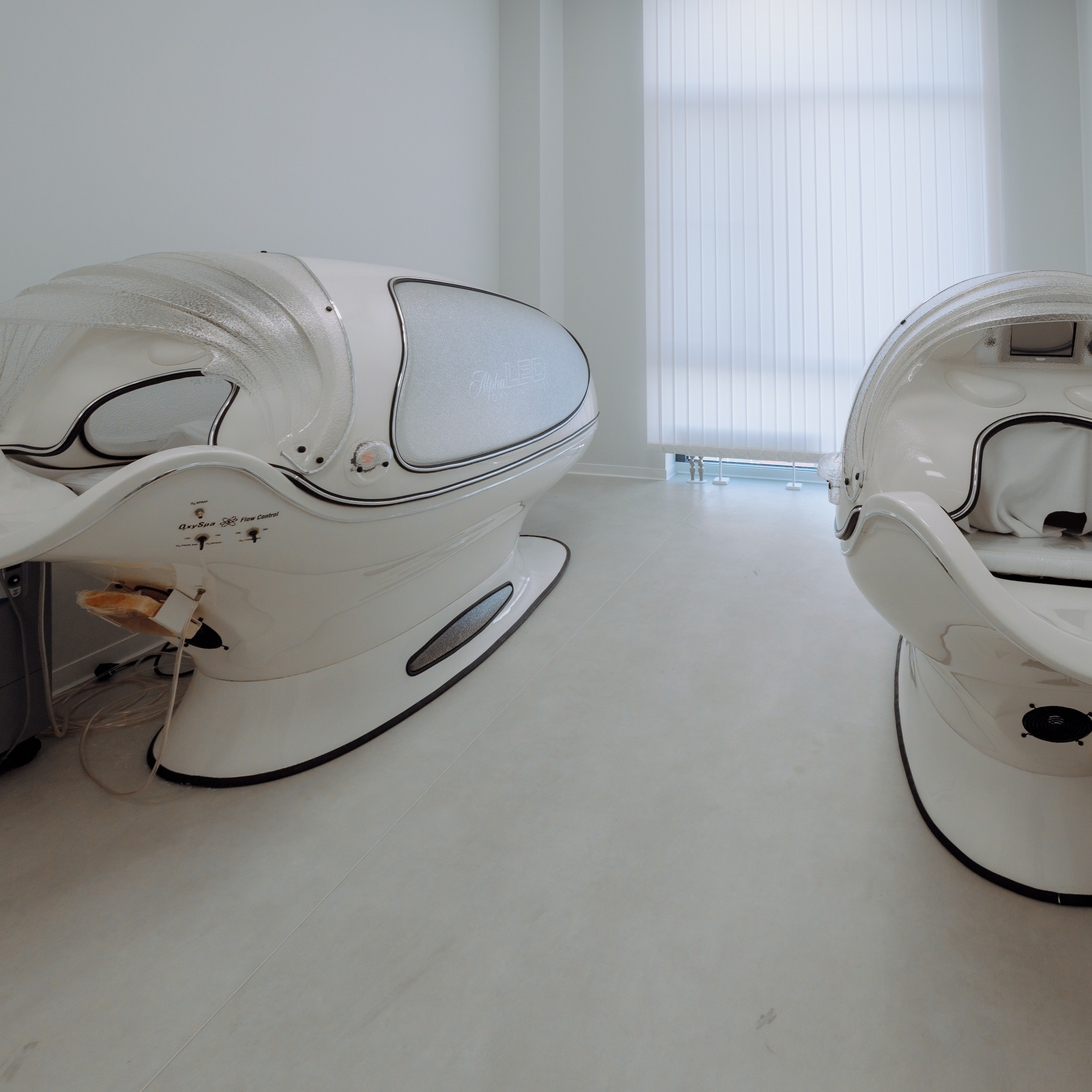 Мед Клиника в Пицунде. RetroChic Фото