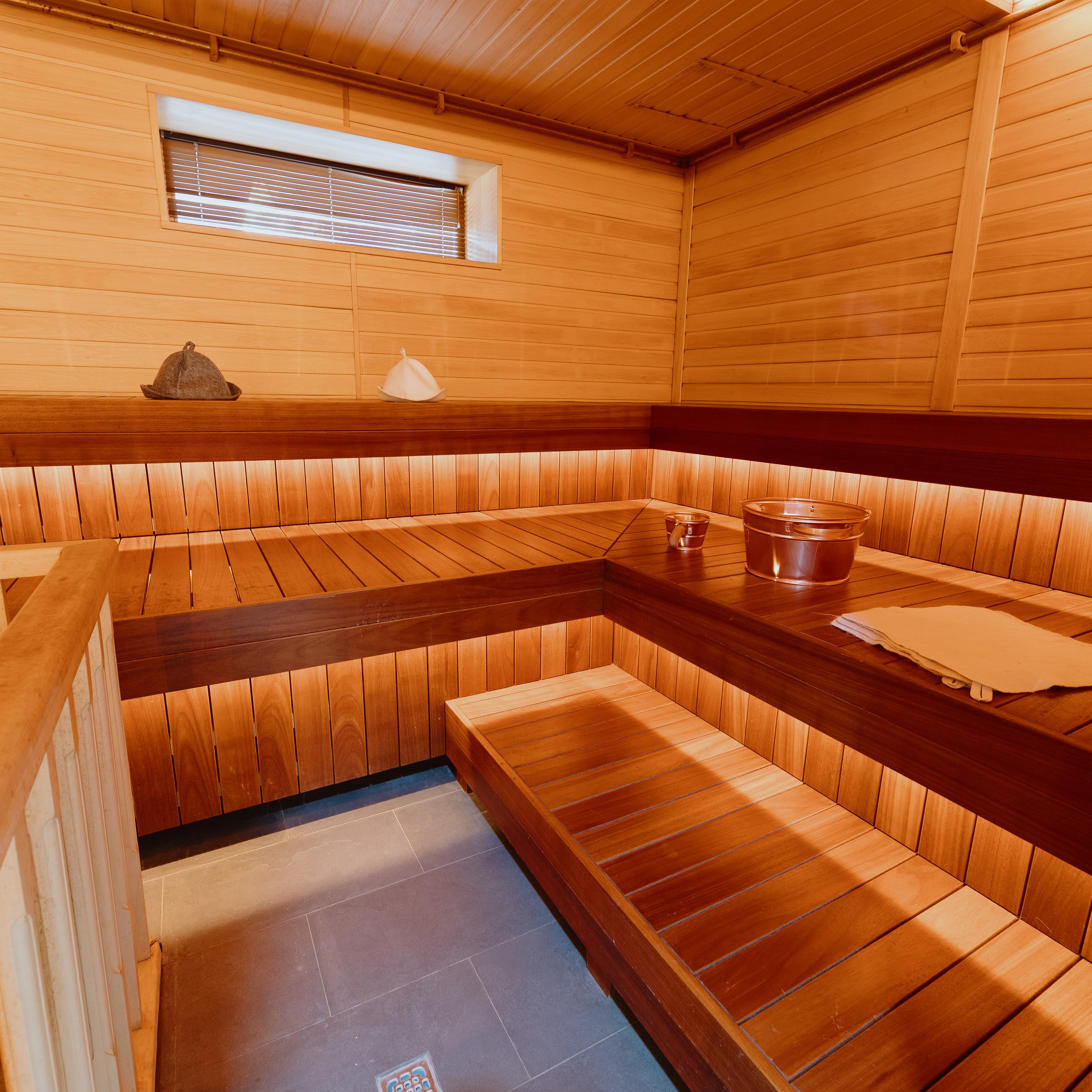 Мед Клиника в Пицунде. RetroChic Фото