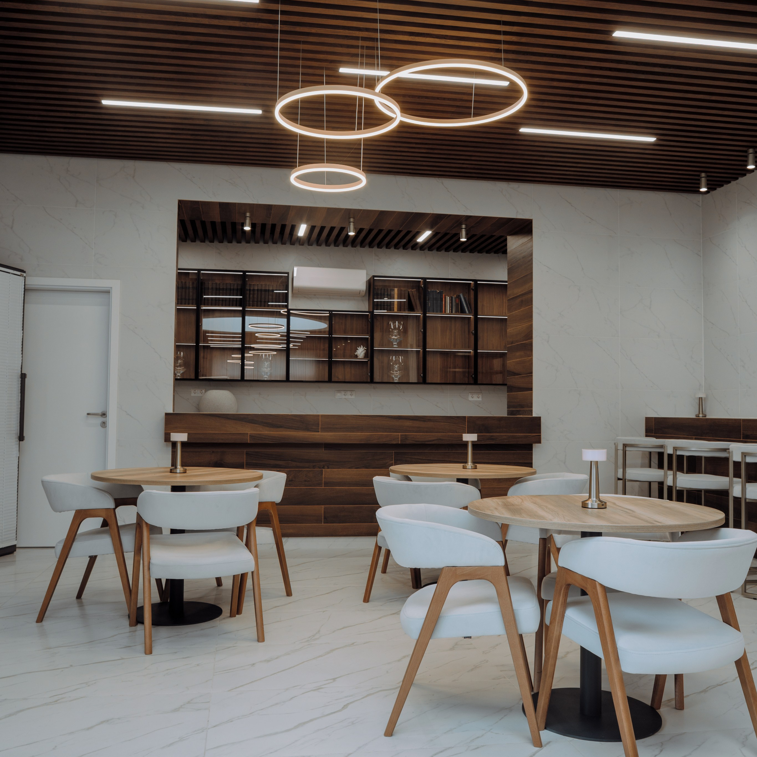 Мед Клиника в Пицунде. RetroChic Фото