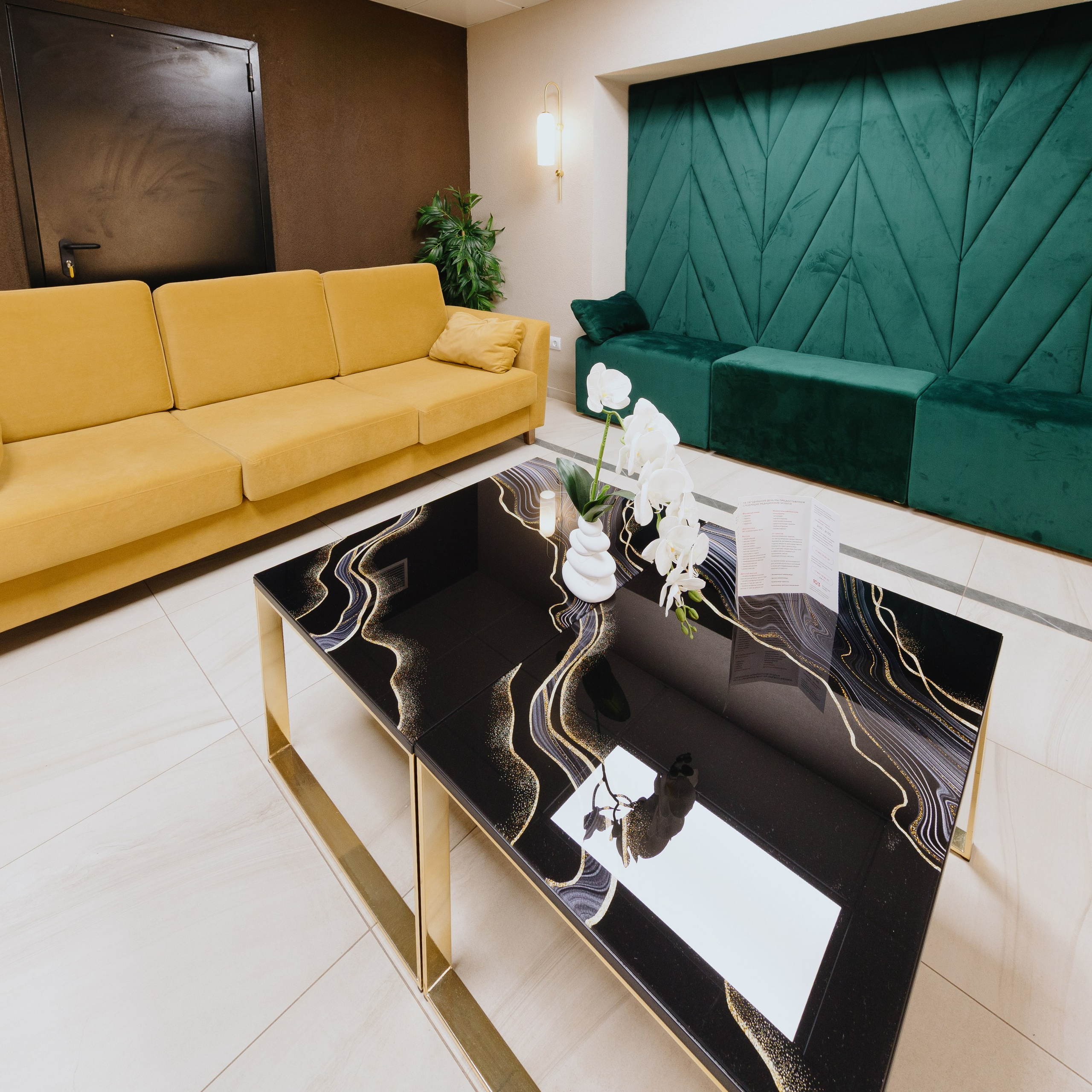 Мед Клиника в Пицунде. RetroChic Фото