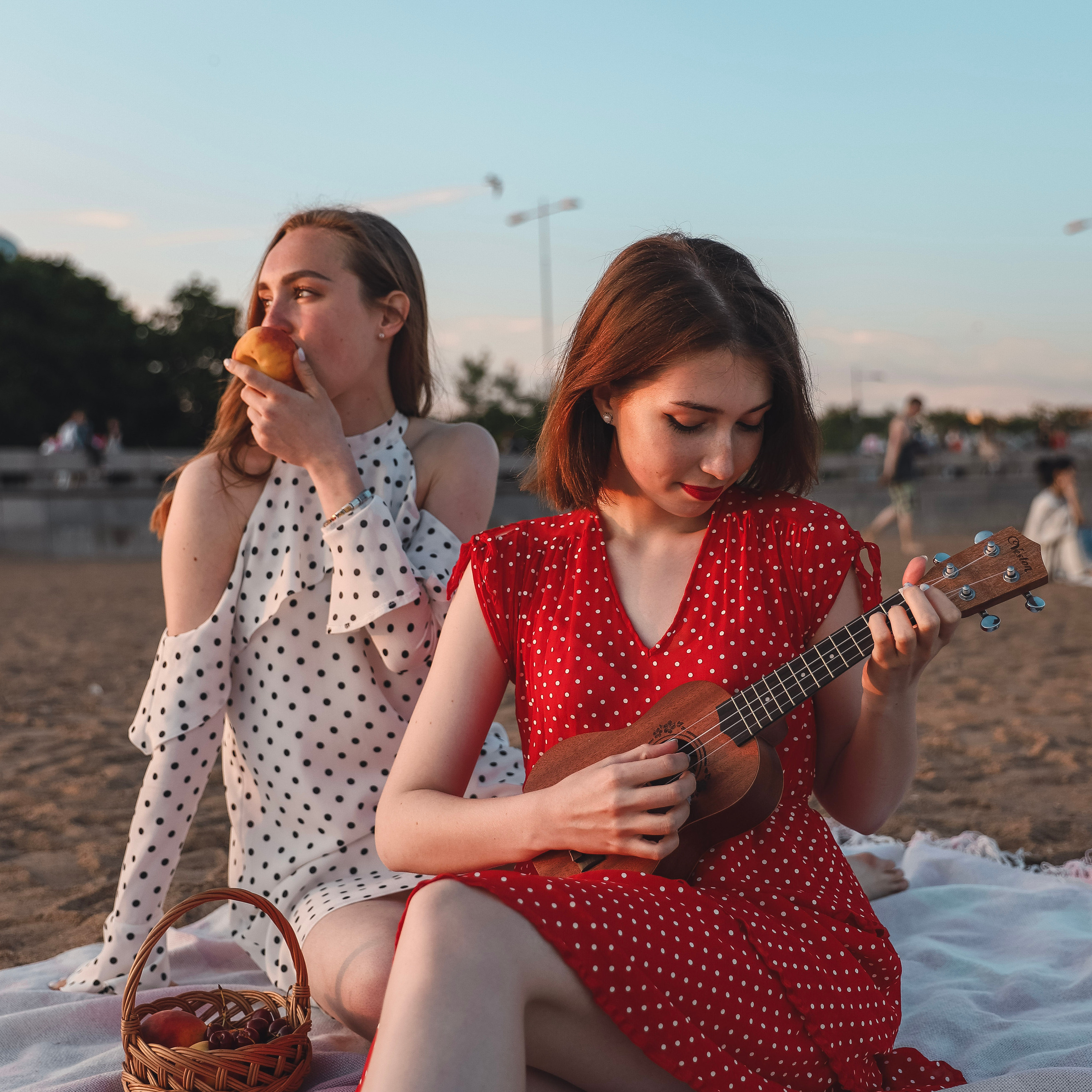 Две подруги