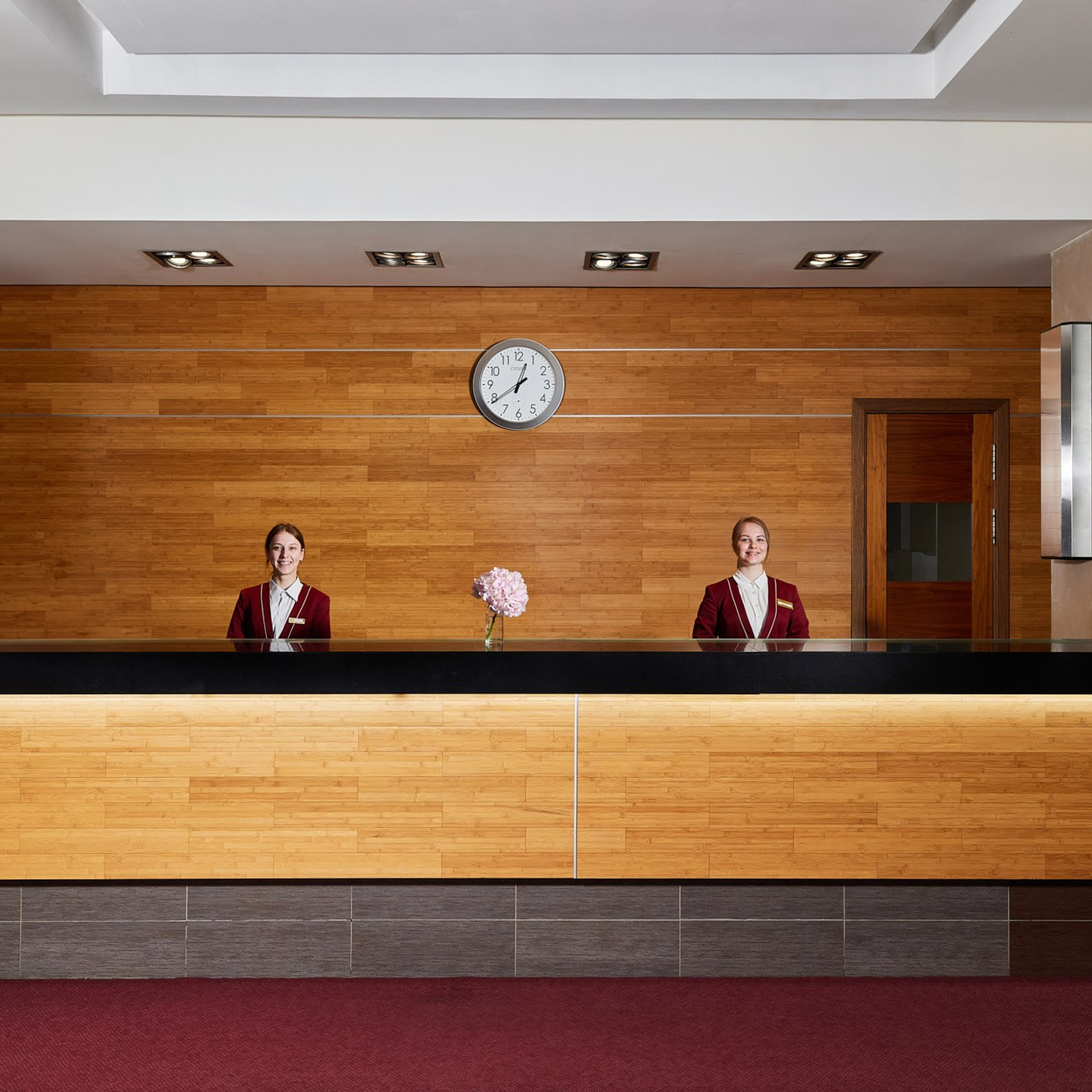 стойка регистрации в отеле