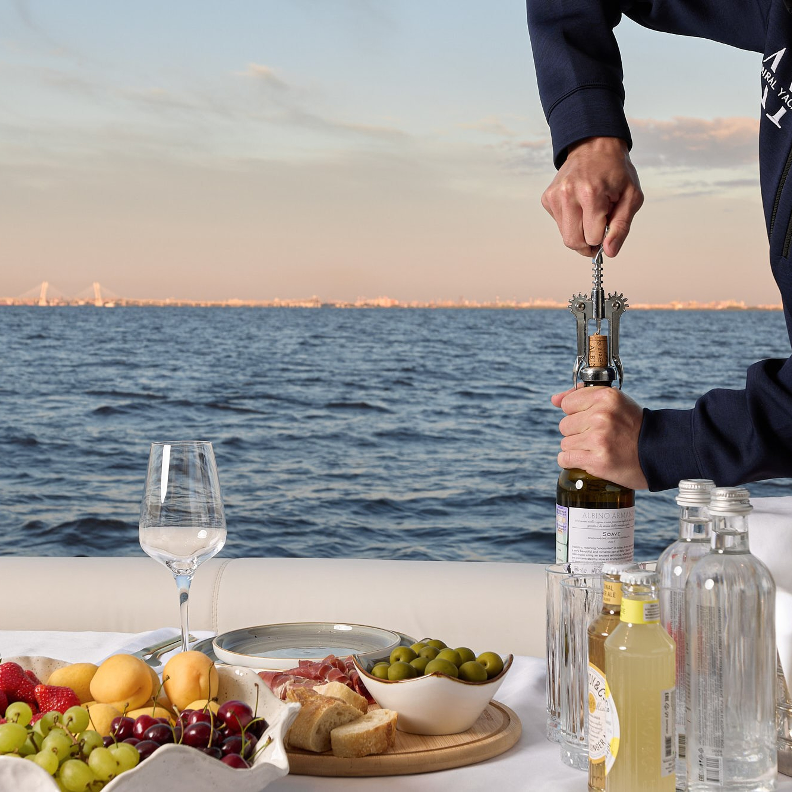 Профессиональная рекламная фотосъемка яхт. Интерьерный фотограф и видеограф в Санкт-Петербурге и Москве