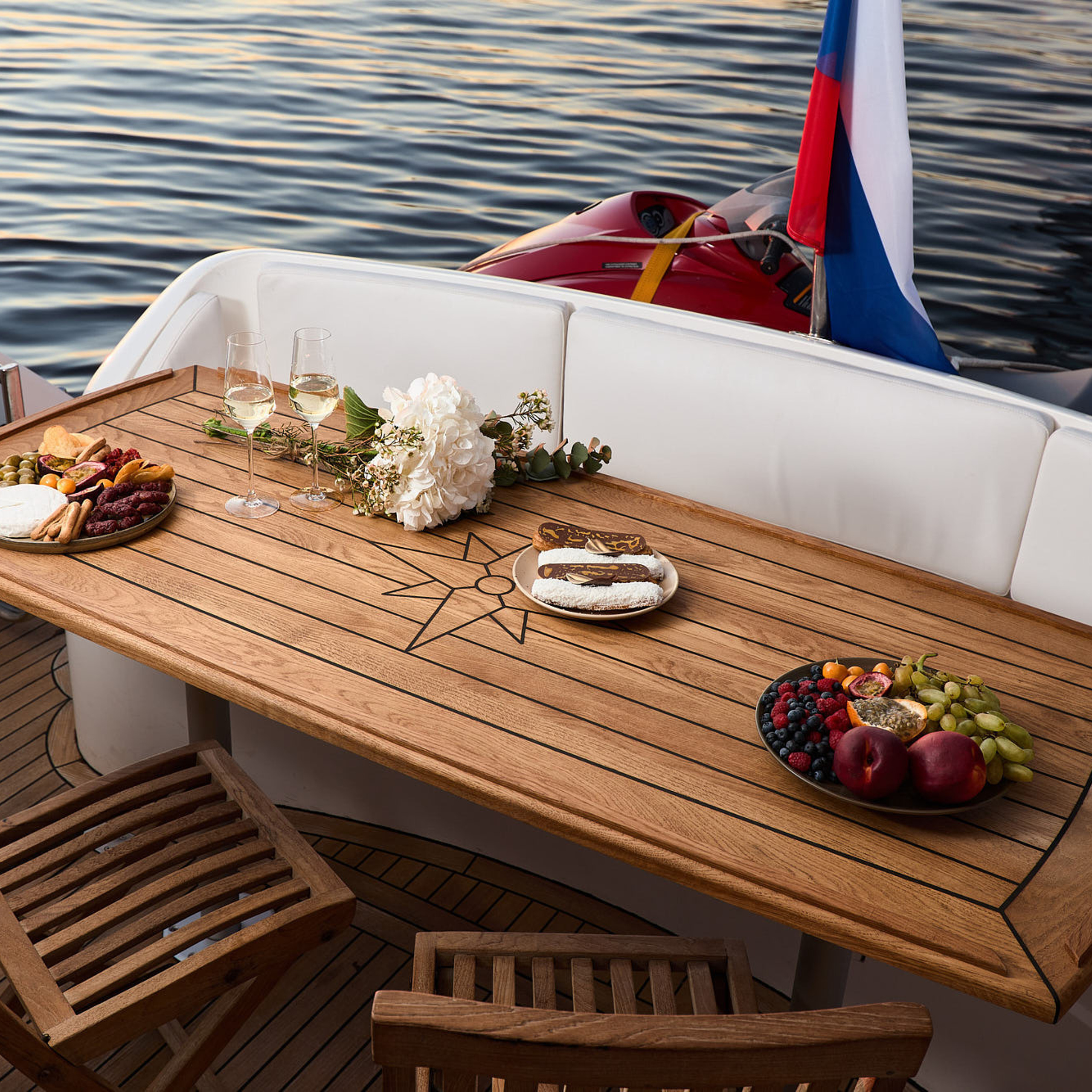 вкусная еда на яхте