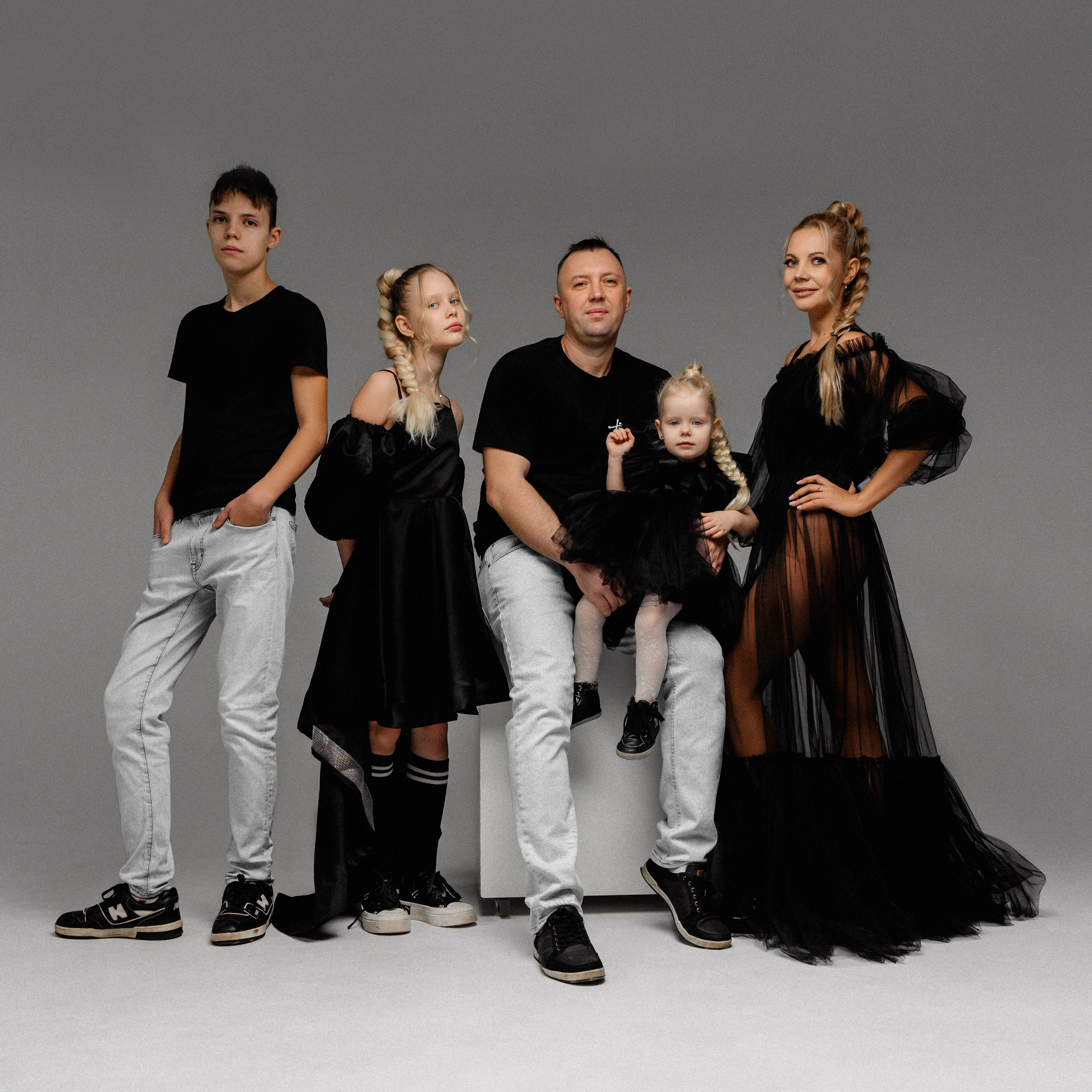 Магия семейных кадров в уютной студии