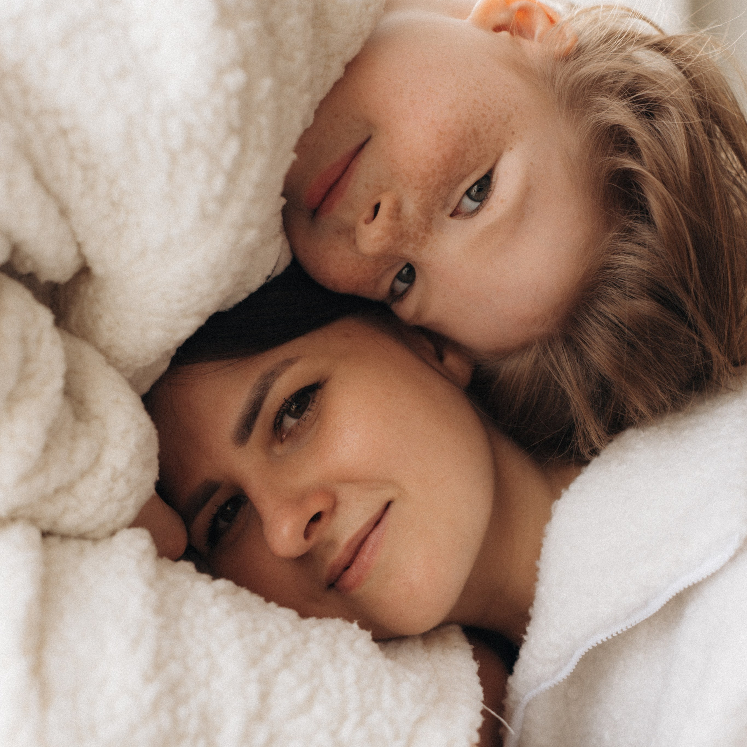 Улыбки, объятия и фотоискусство