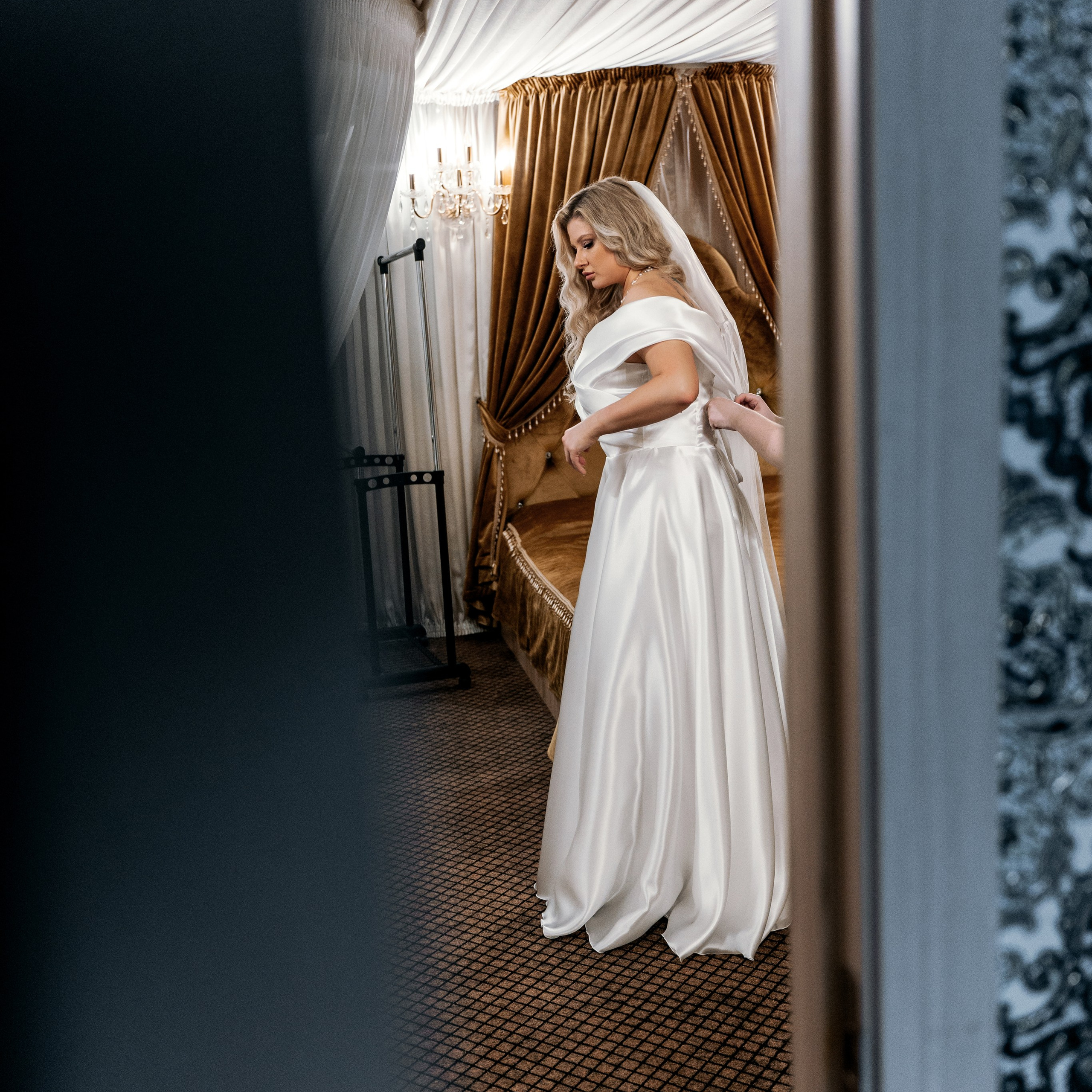 Утро невесты и торжественная церемония: праздничная фотосессия