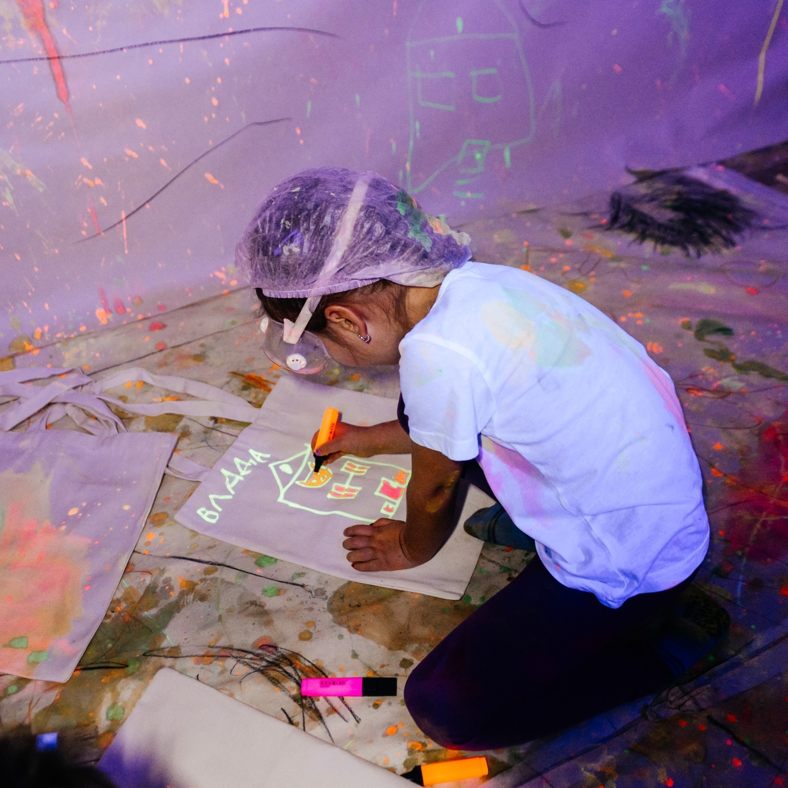 Неоновые зернышки. Семейные и детские праздники Домодедово Арт Студия красок BeFun