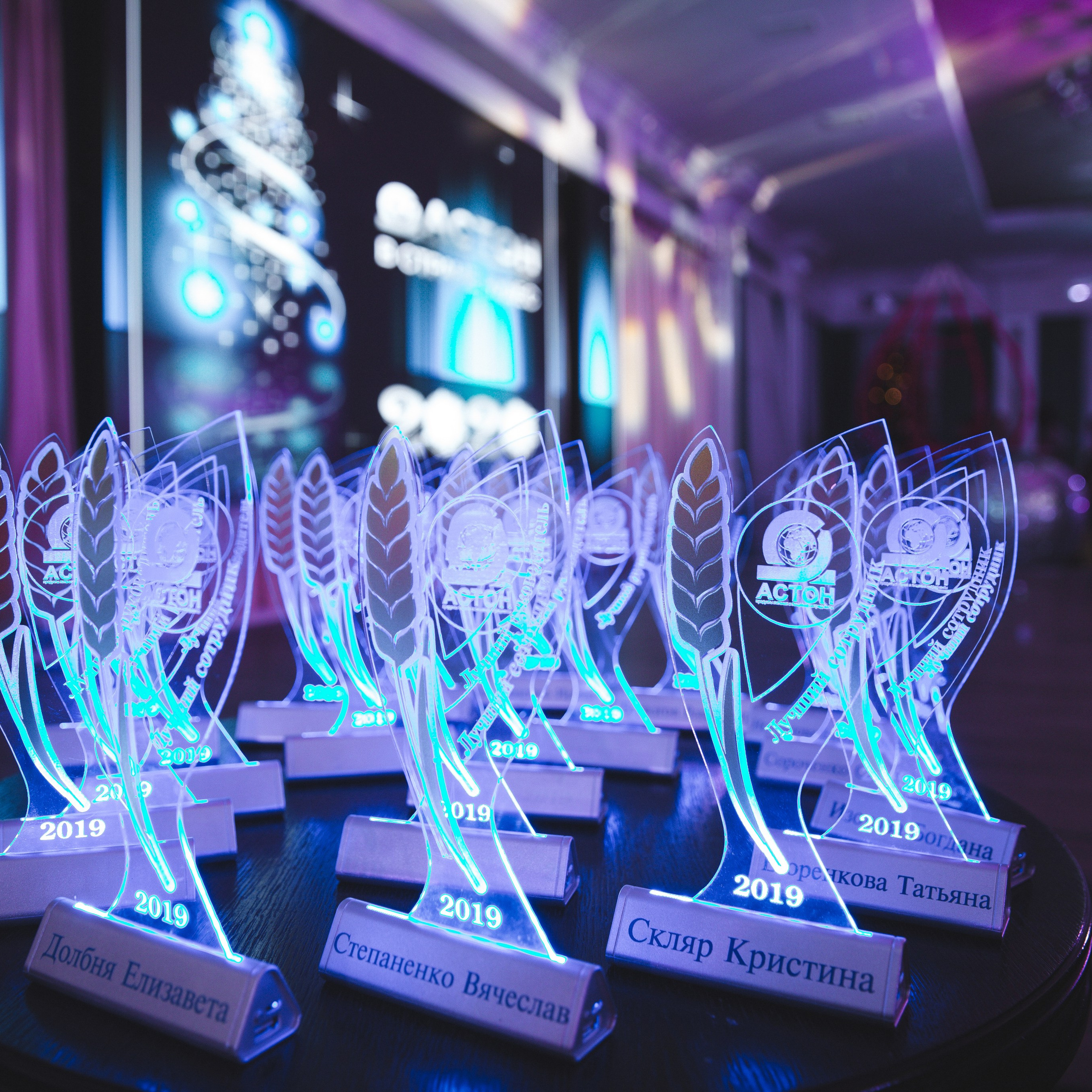 Статуэтки для награждения сотрудников