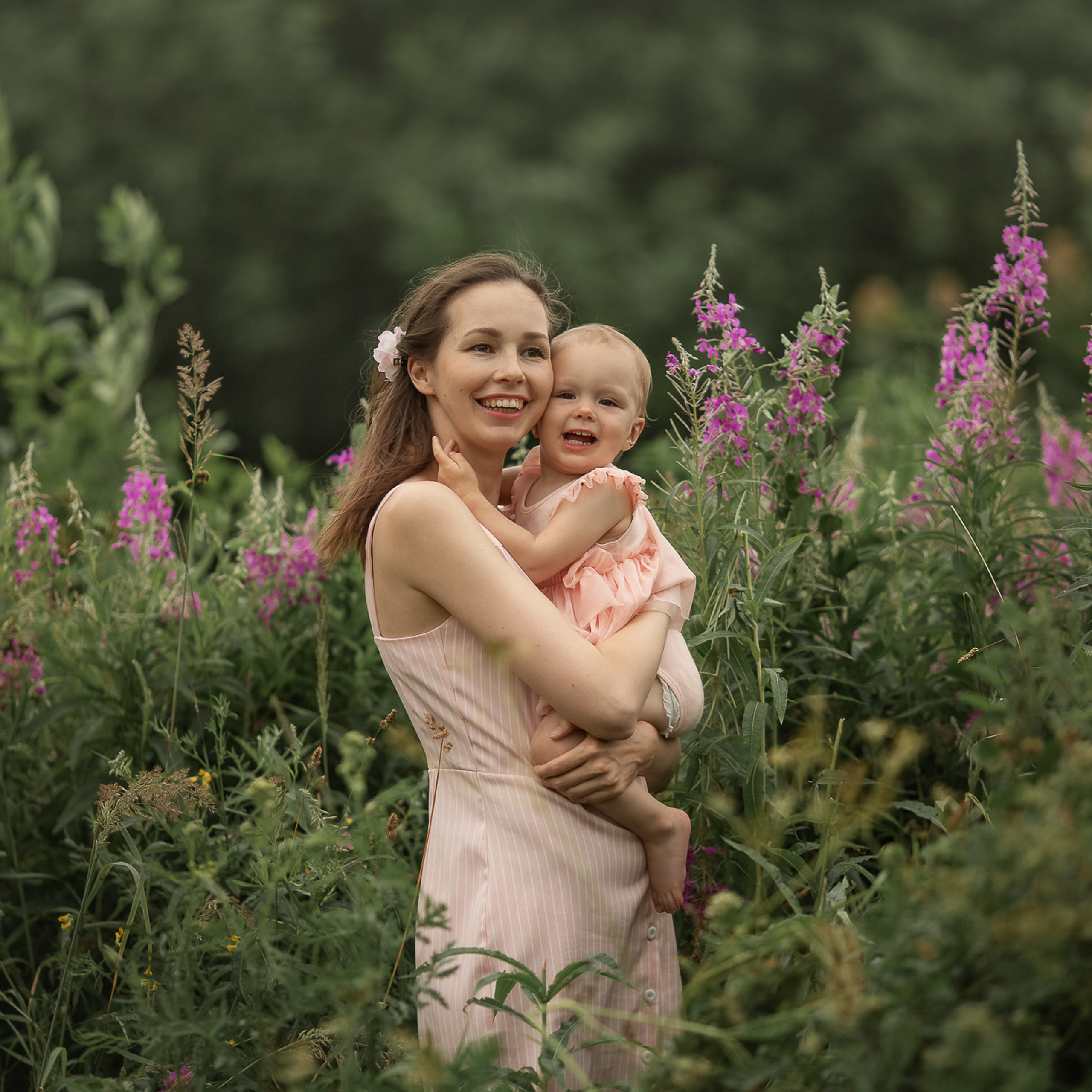 Алешкинский лес — отличное место для фотосессии мамы и доченьки
