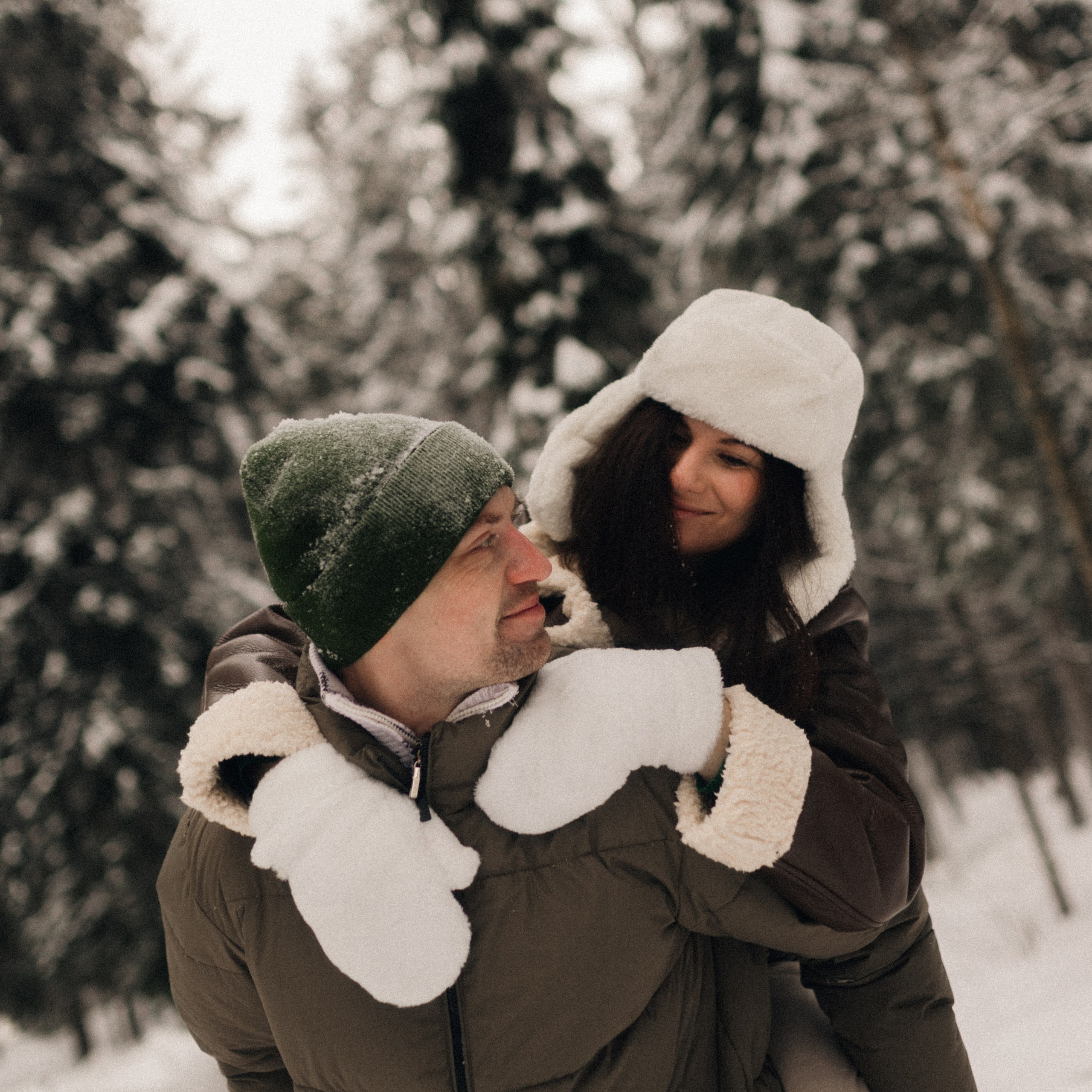 Нас согревают чувства