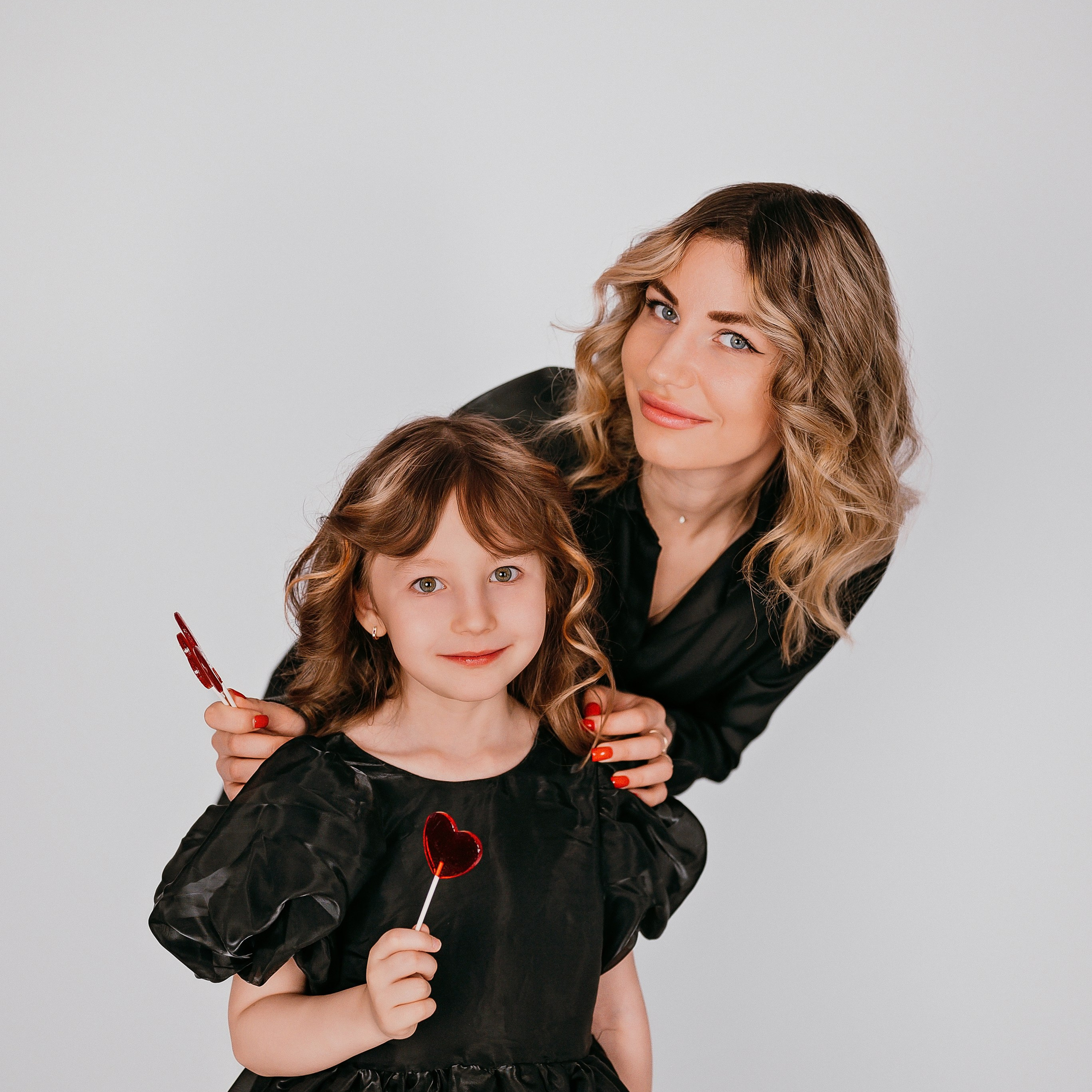 Мама и дочь (студия)