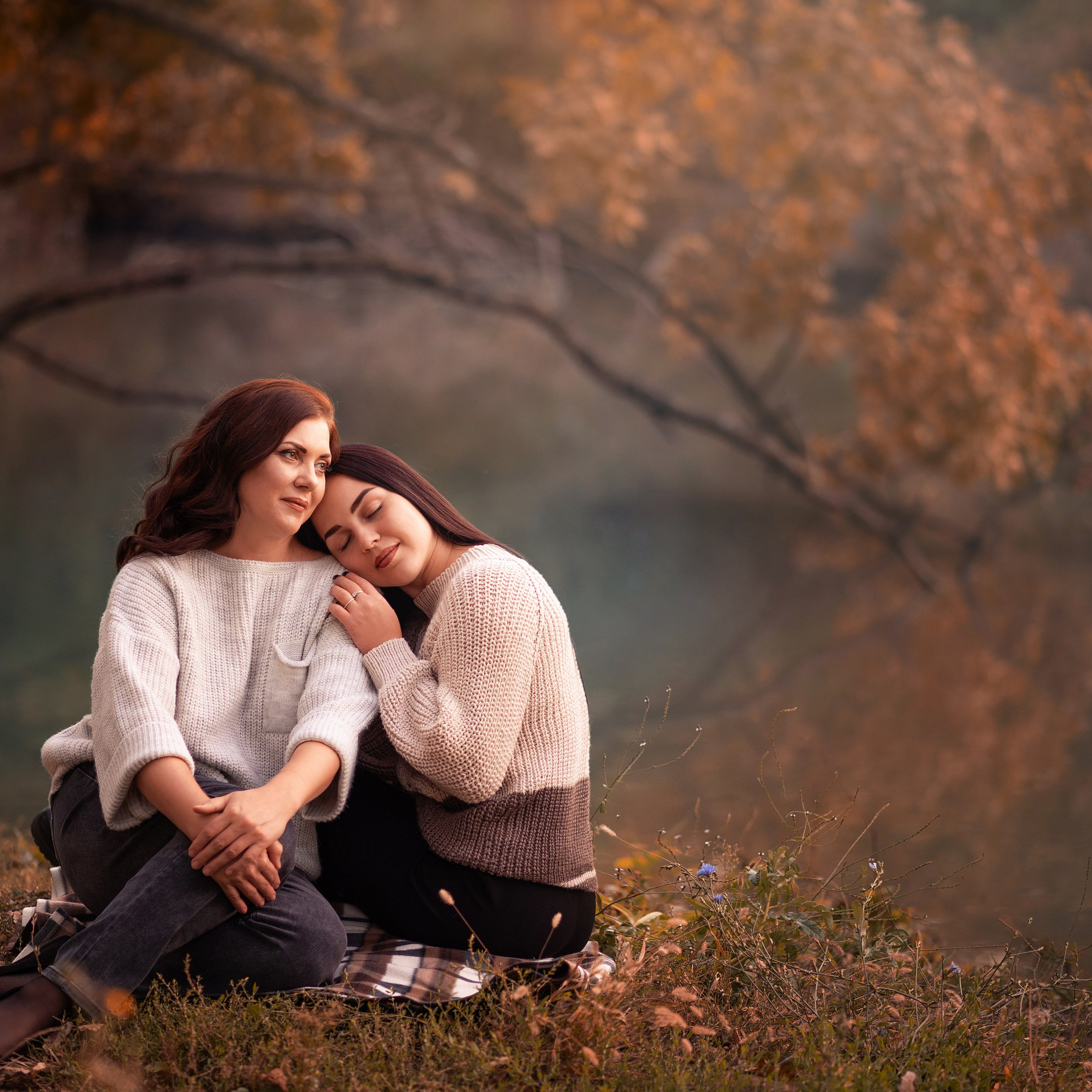 Мама и дочь (Осень)