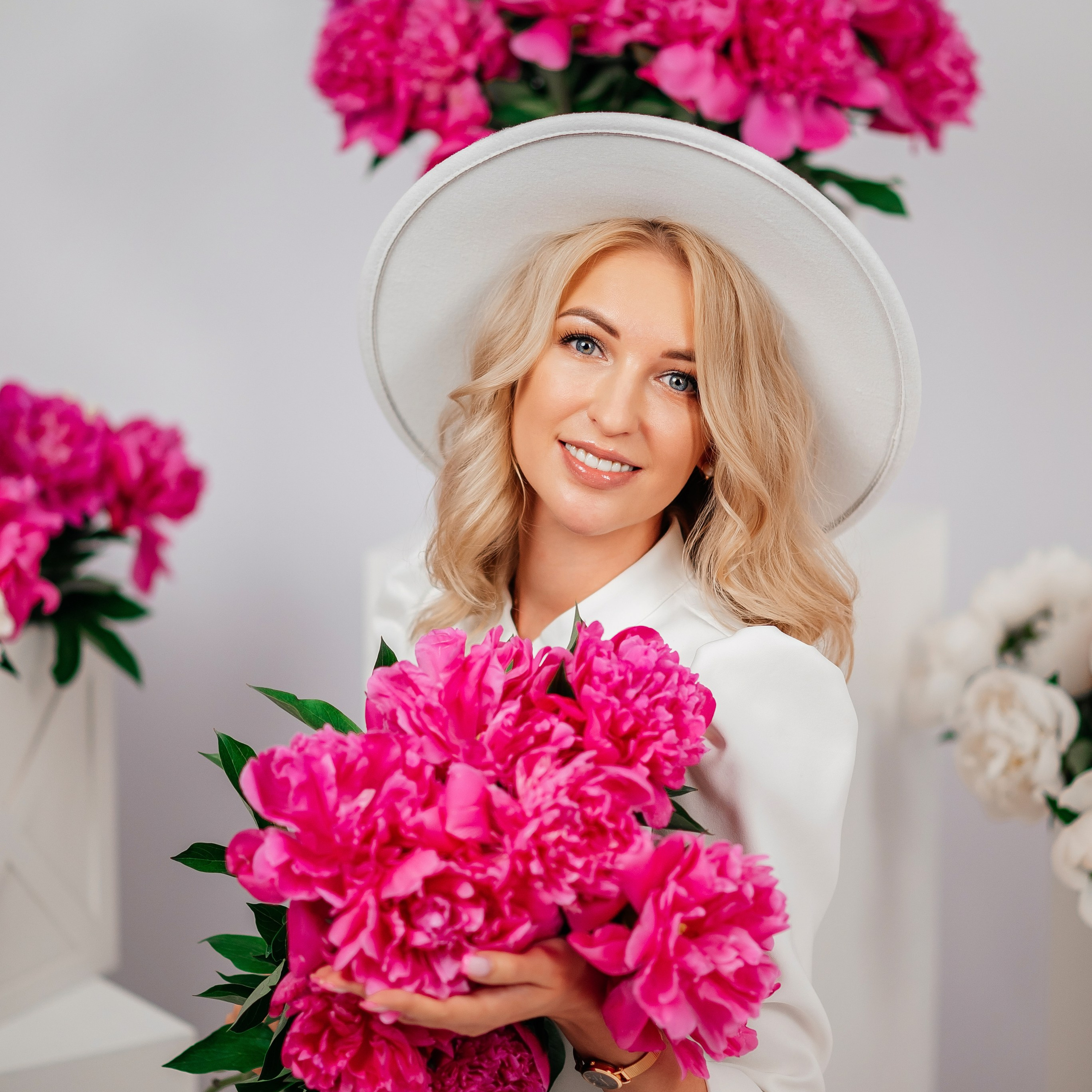 Ирина и пионы