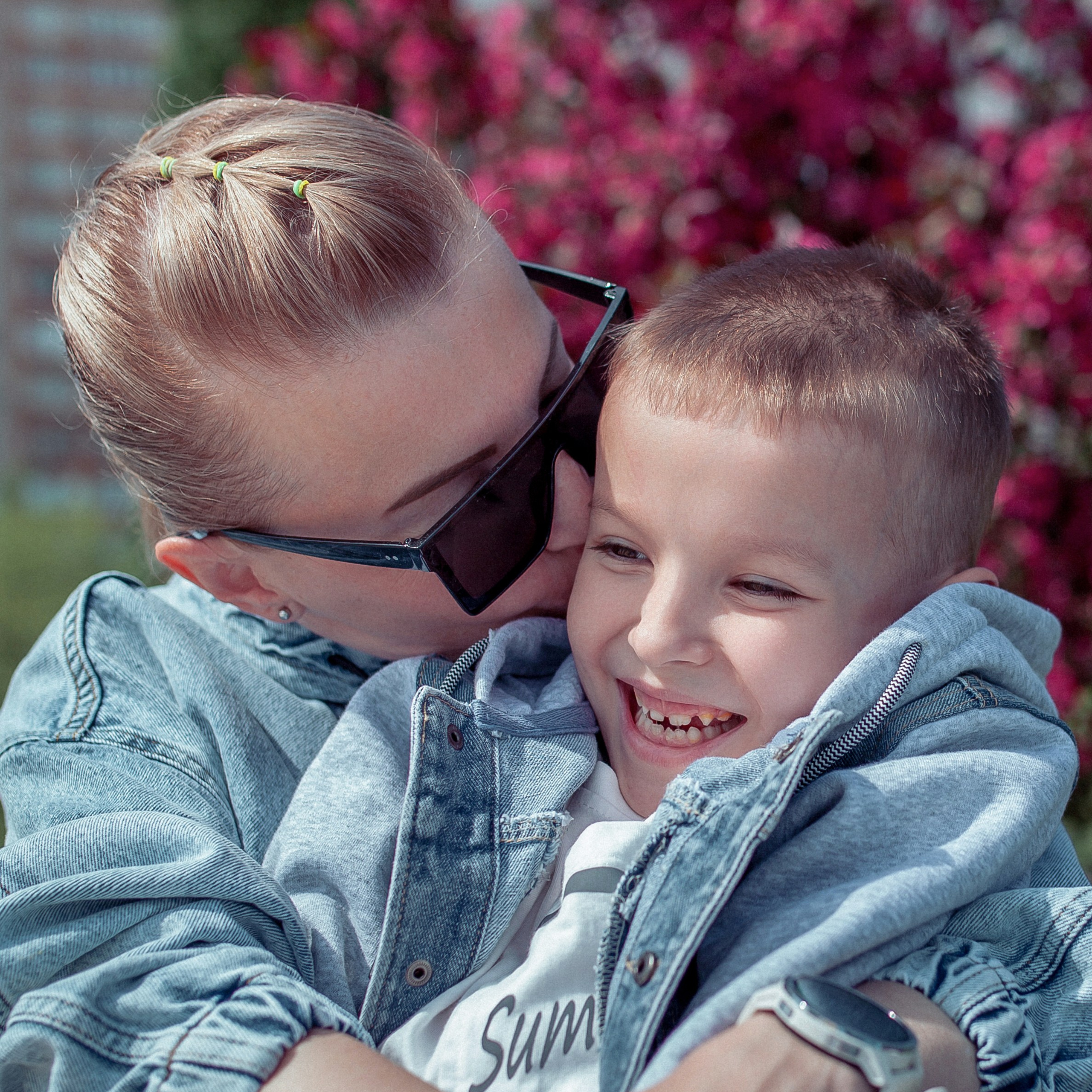 Семья Марии и Антона в весеннем цветении