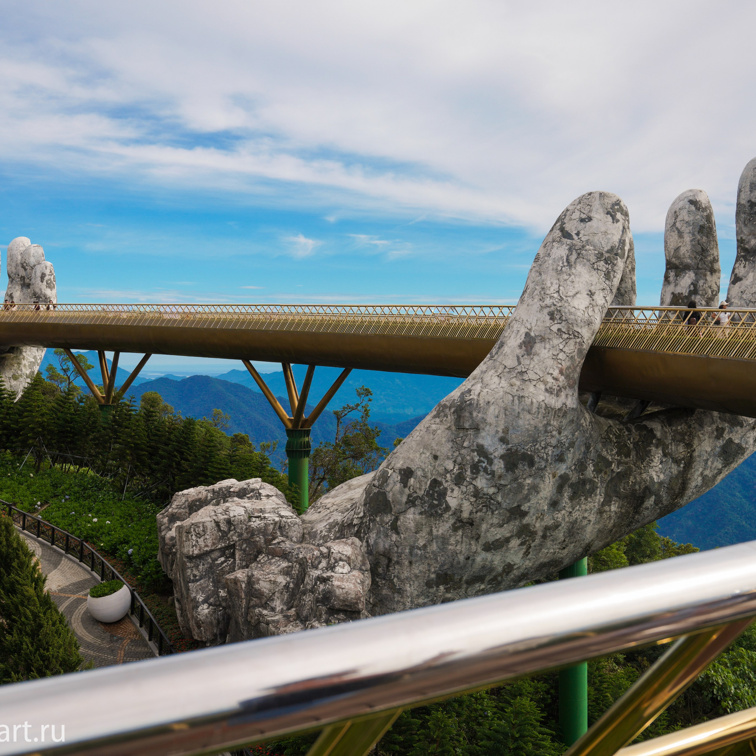 Ба На Хилс Руки Бога Золотой мост