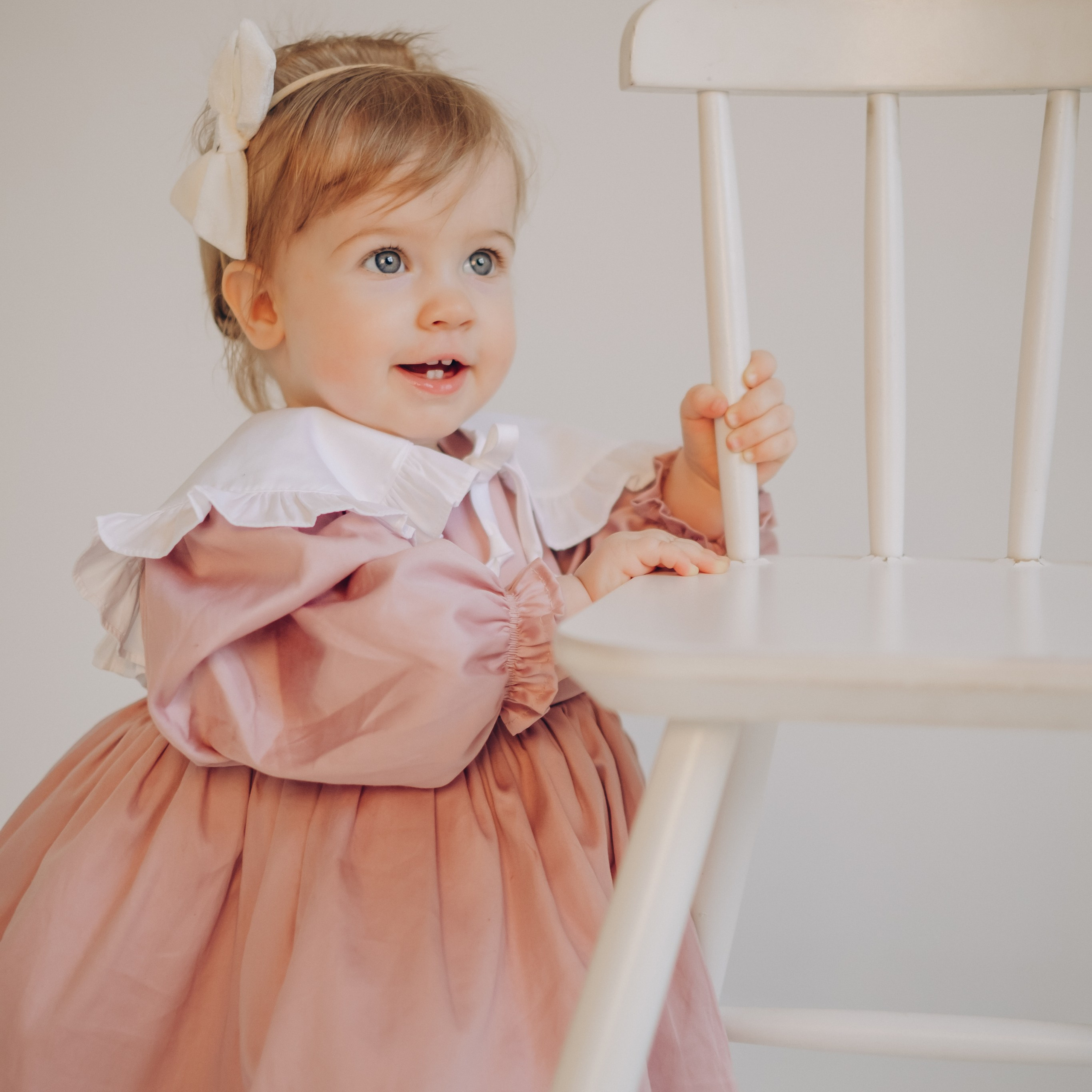 Фотосессия «День рождения» в минималистичной студии