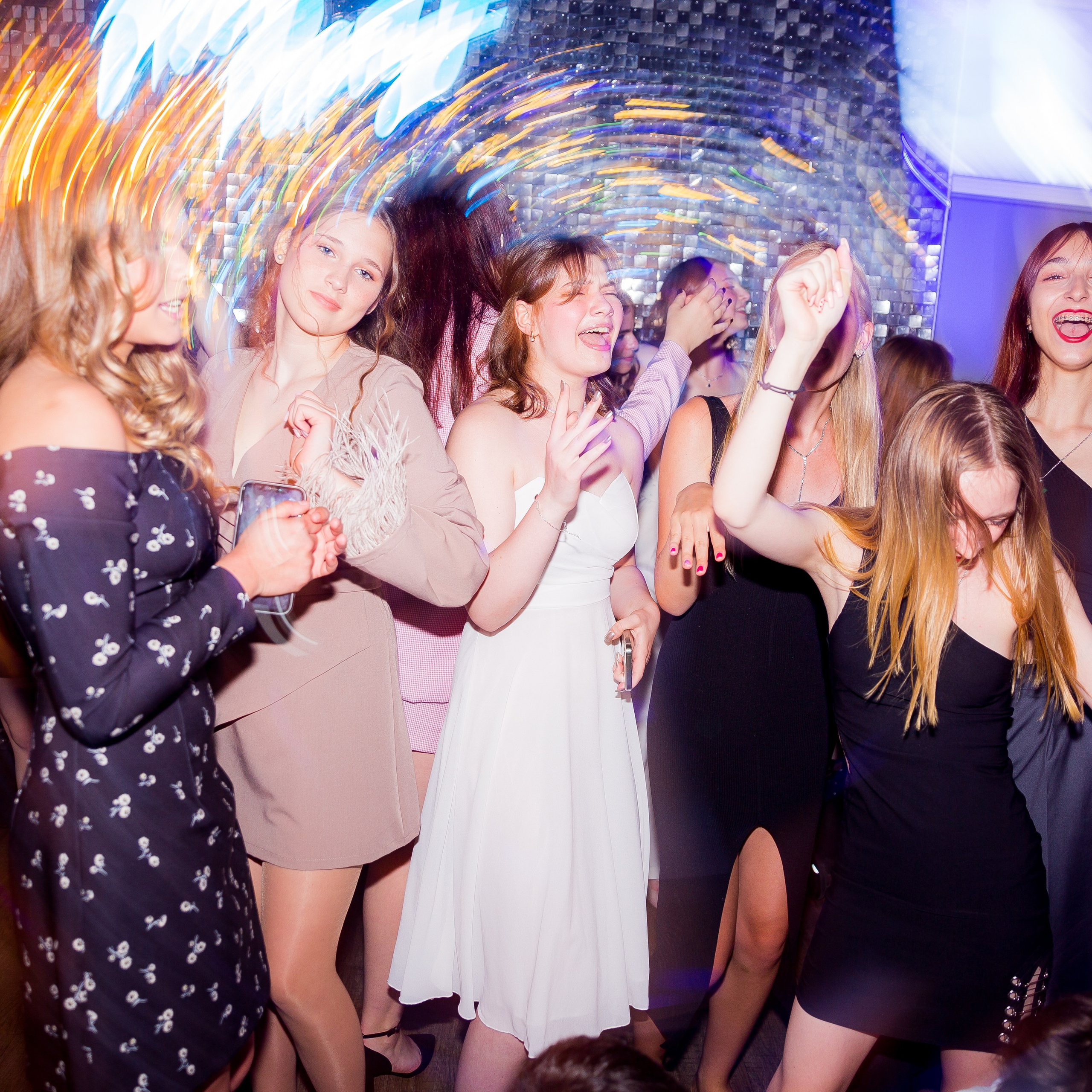 Выпускные. Аренда лофта в СПб для мероприятий