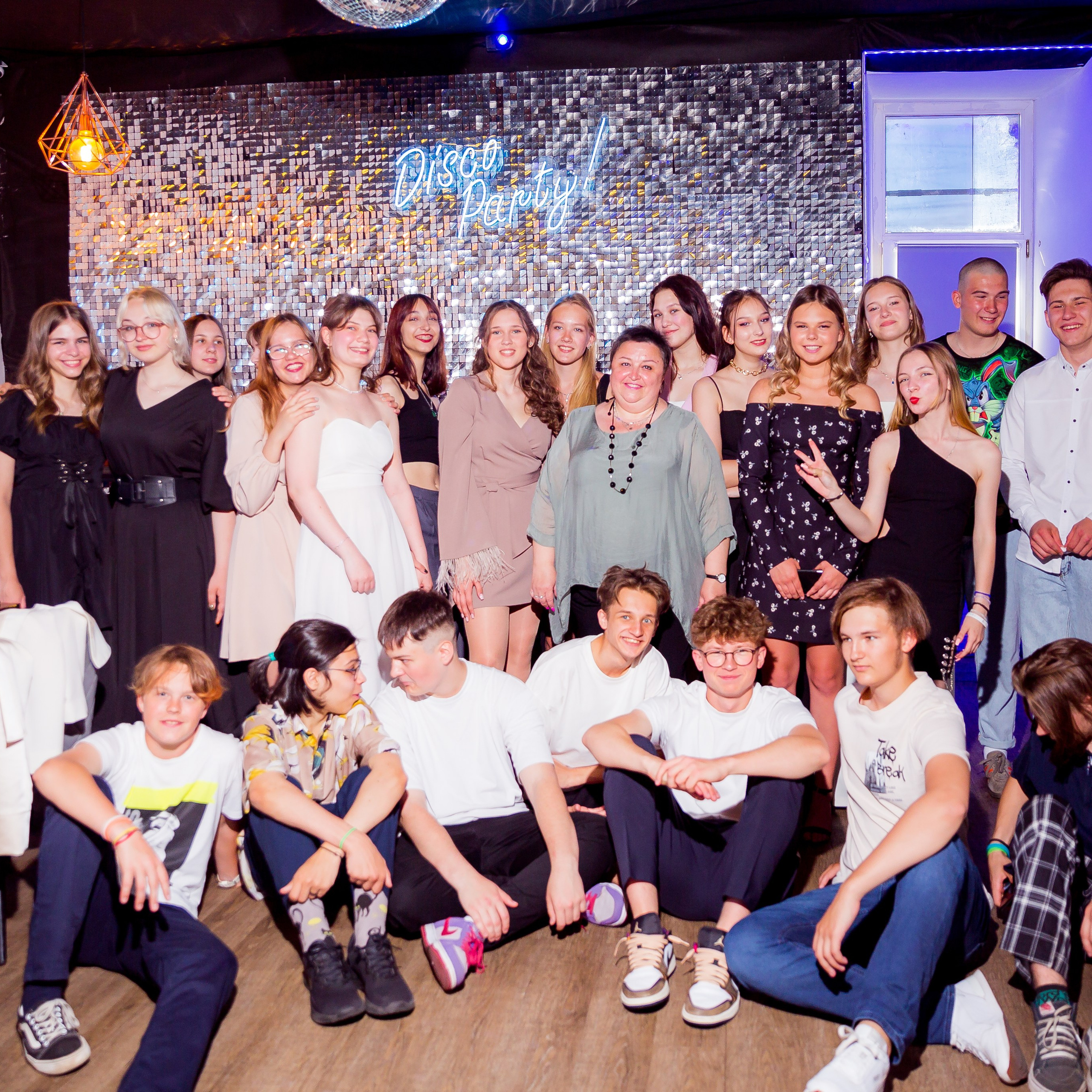 Выпускные. Аренда лофта в СПб для мероприятий