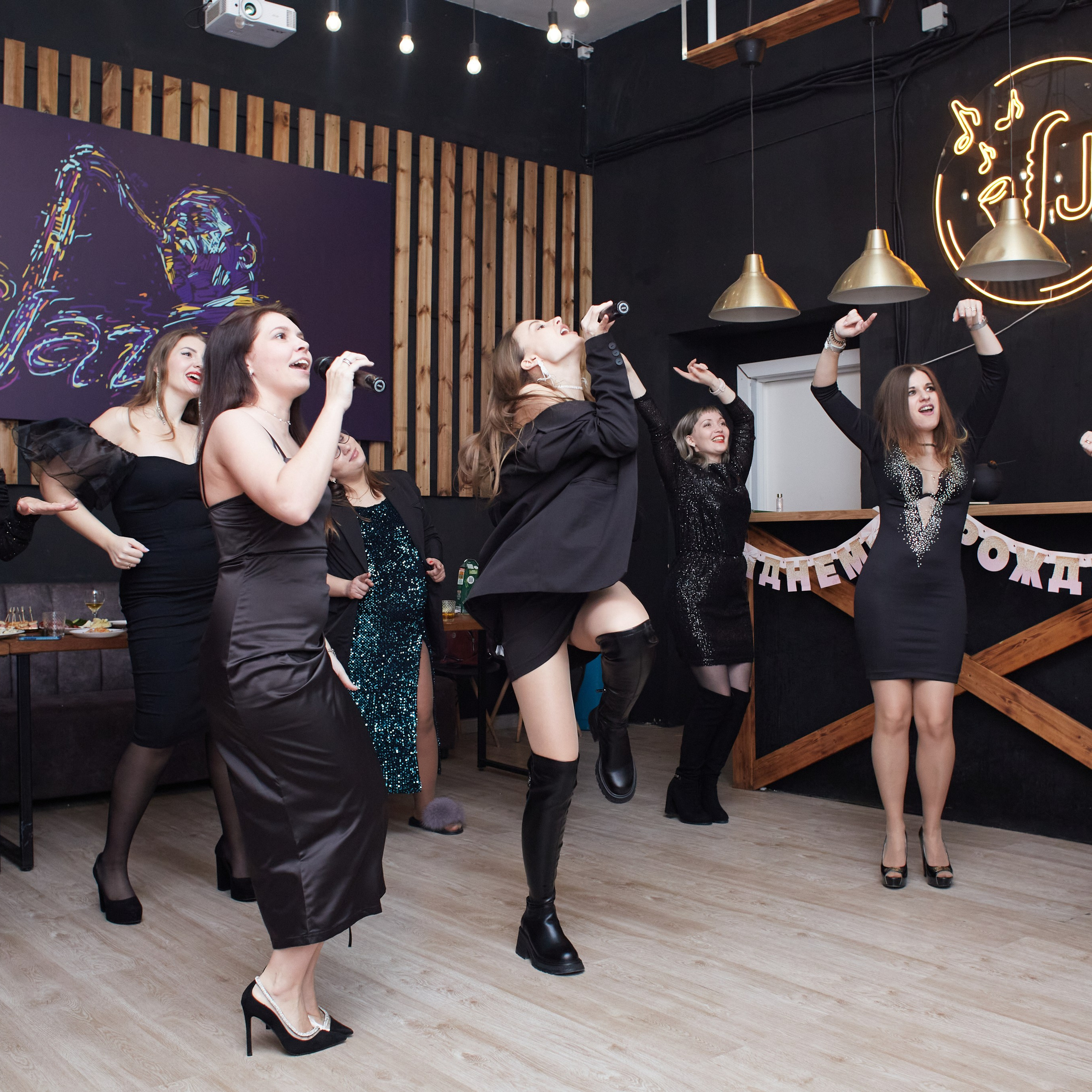 Дни рождения. Аренда лофта в СПб для мероприятий