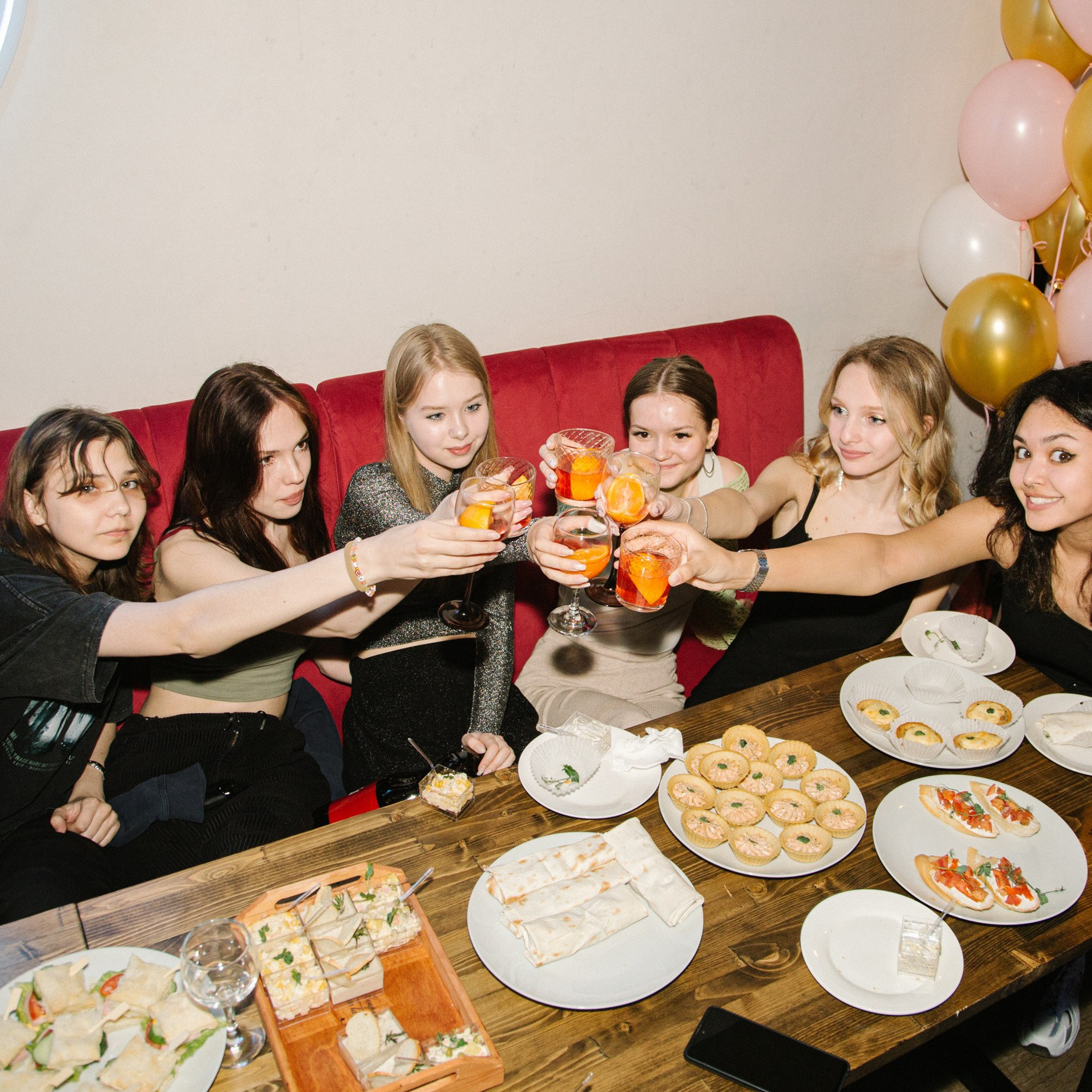 Дни рождения. Аренда лофта в СПб для мероприятий