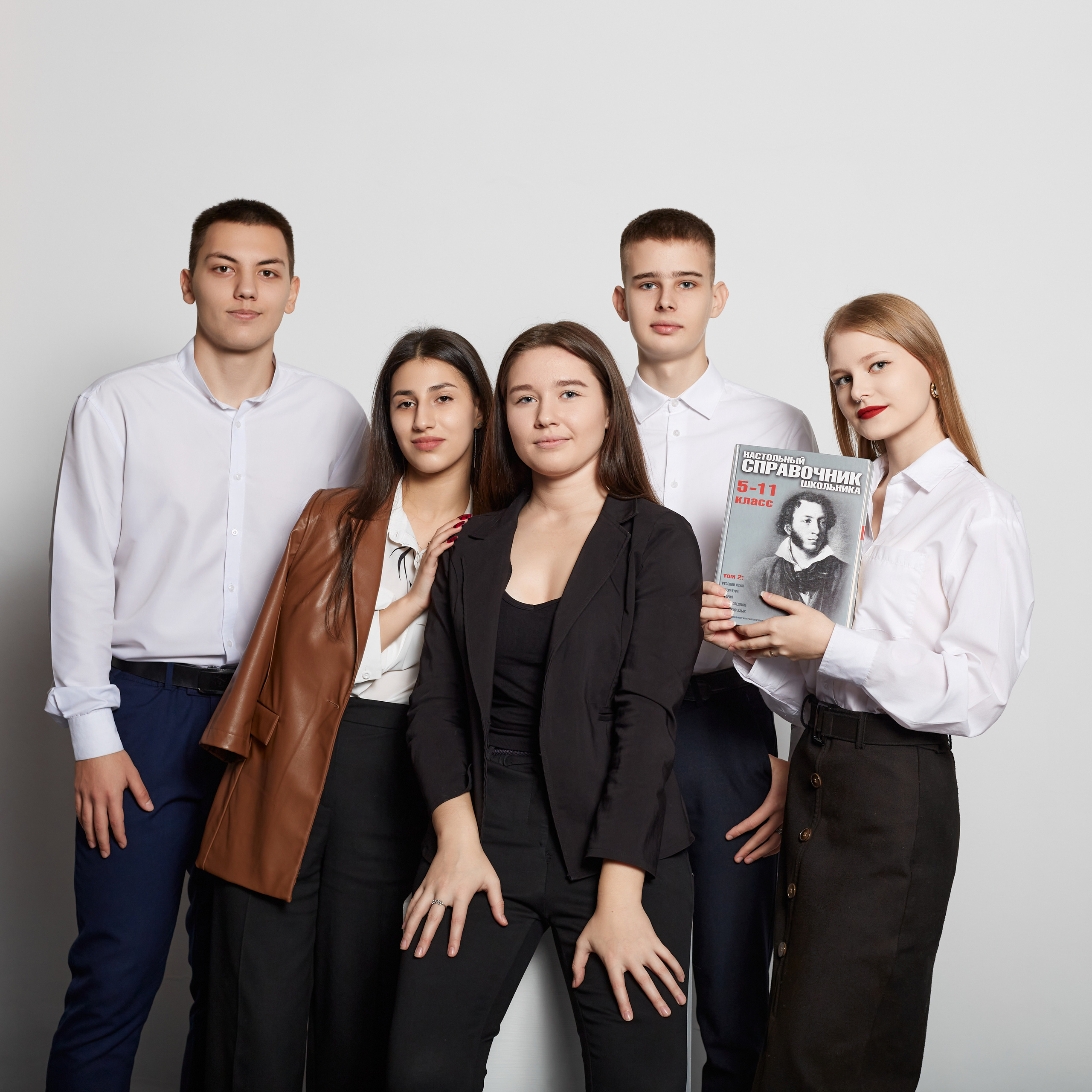 Автопортрет выпускников в студии