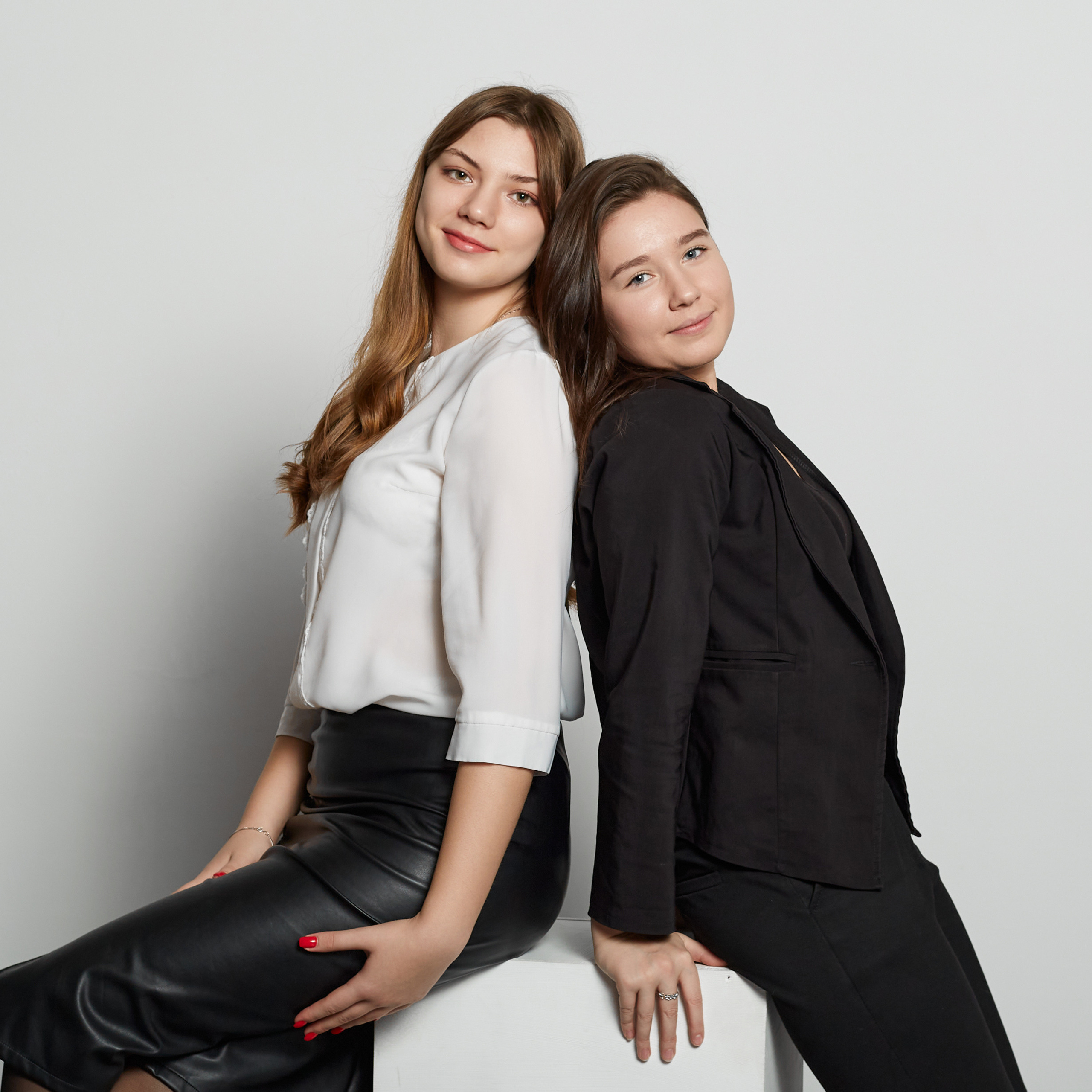 Парный женский портрет.