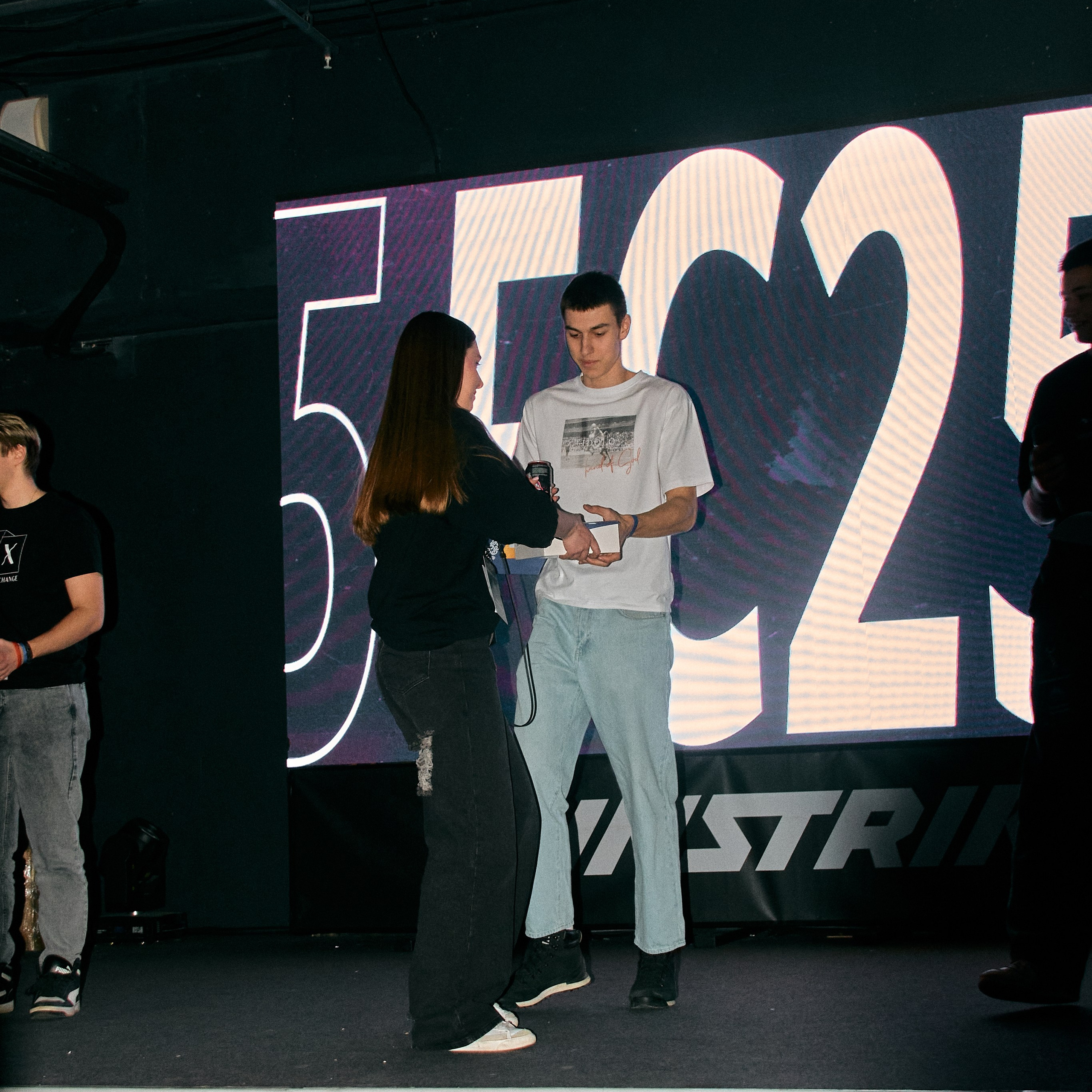 Financial Cybersport League. Дизайнер, студийный и репортажный фотограф в Москве Мария Кузнецова