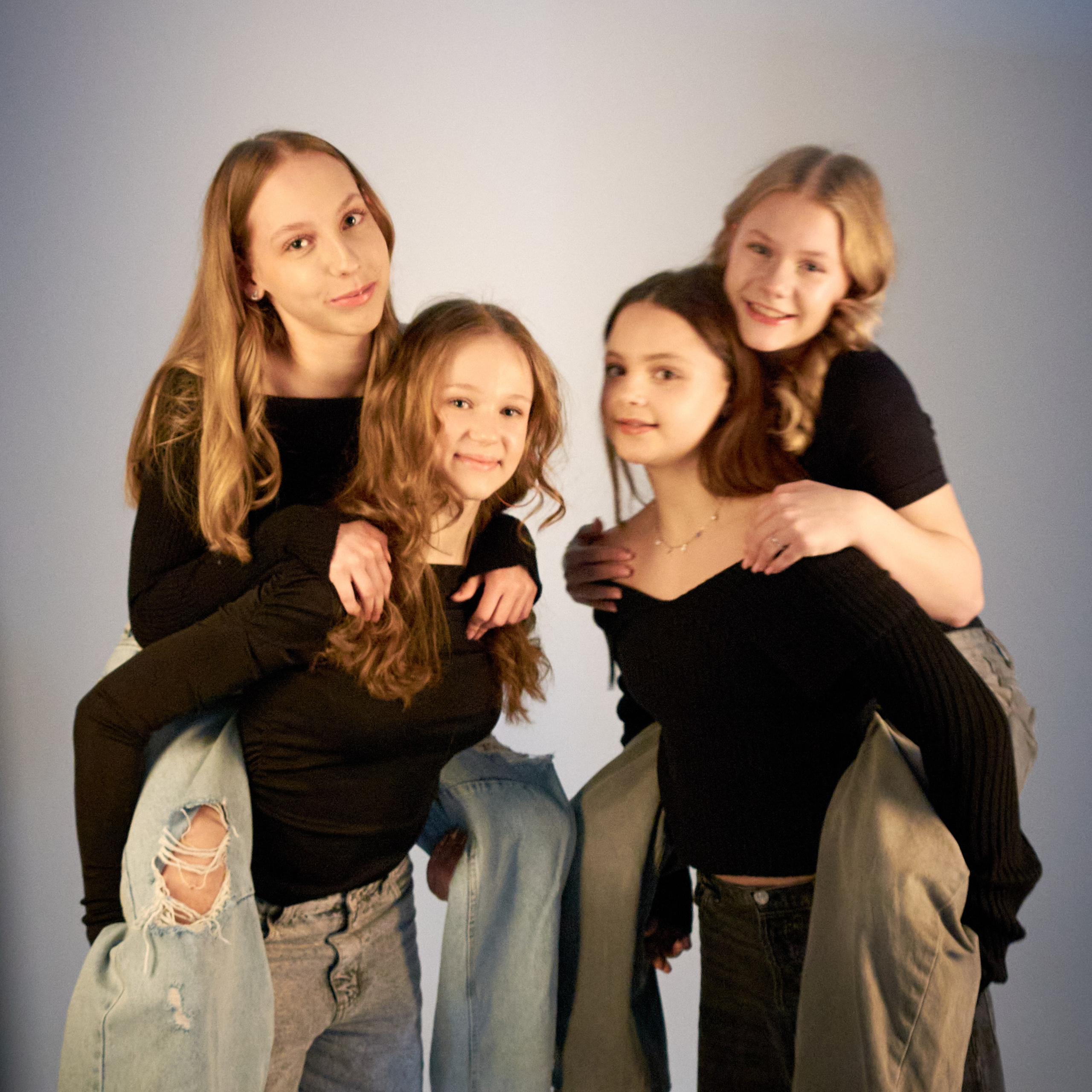 Girlsss. Дизайнер, студийный и репортажный фотограф в Москве Мария Кузнецова