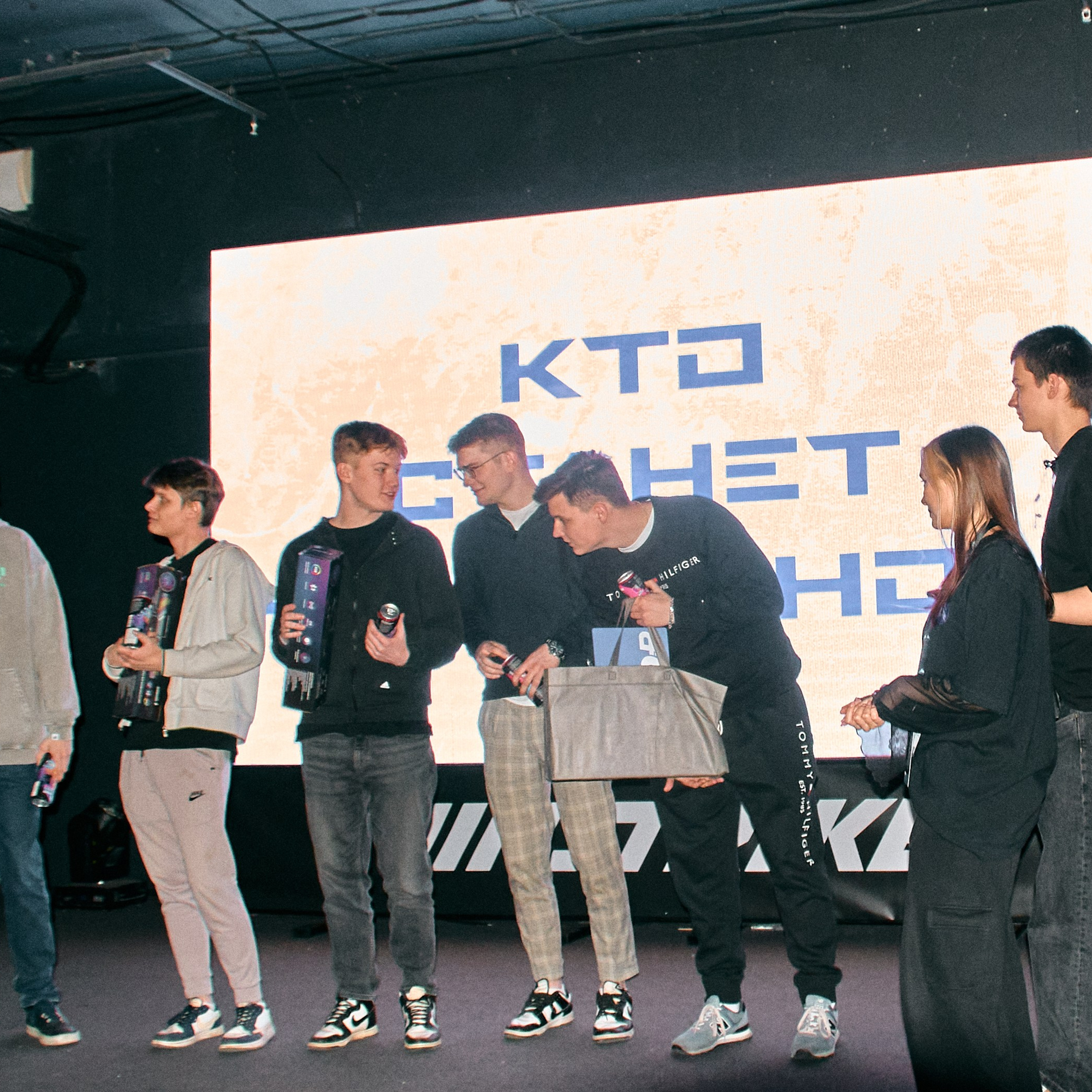 Financial Cybersport League. Дизайнер, студийный и репортажный фотограф в Москве Мария Кузнецова