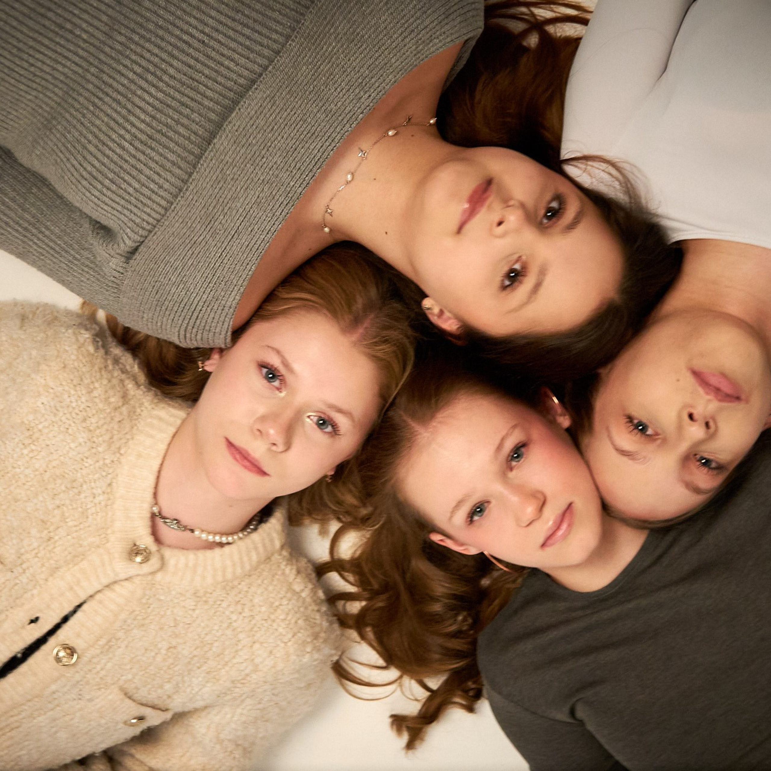 Girlsss. Дизайнер, студийный и репортажный фотограф в Москве Мария Кузнецова