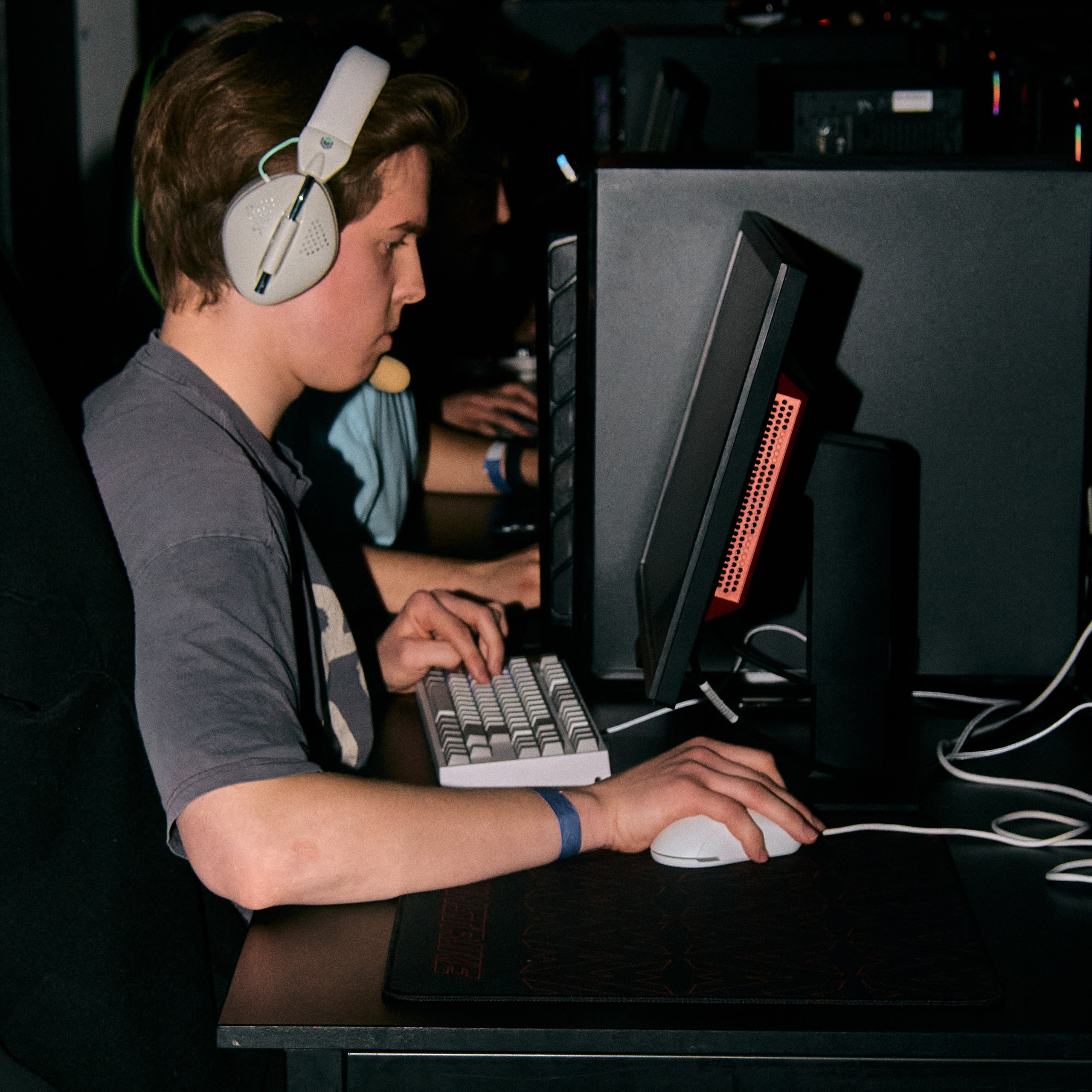 Financial Cybersport League. Дизайнер, студийный и репортажный фотограф в Москве Мария Кузнецова