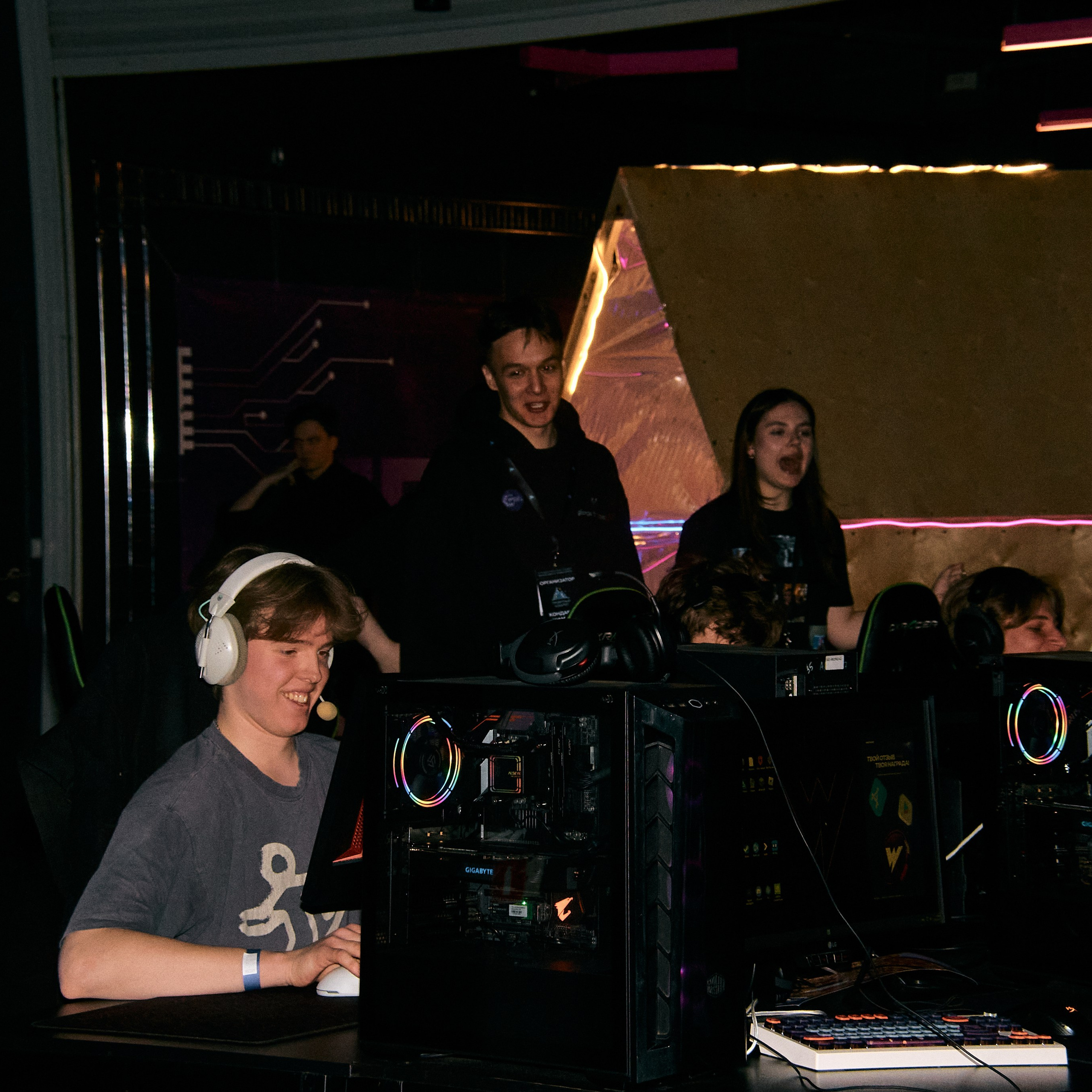 Financial Cybersport League. Дизайнер, студийный и репортажный фотограф в Москве Мария Кузнецова