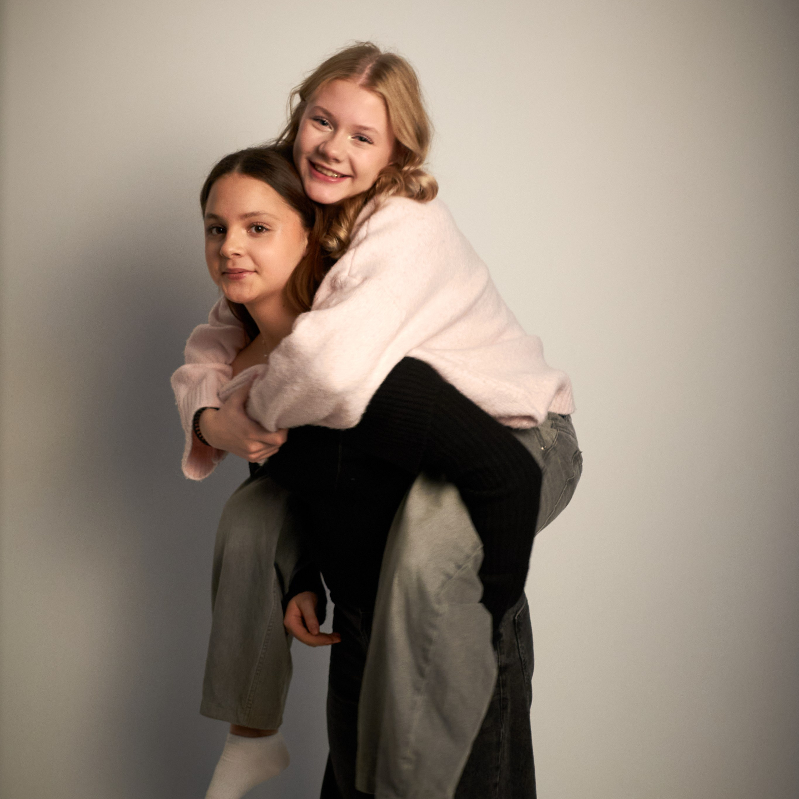 Girlsss. Дизайнер, студийный и репортажный фотограф в Москве Мария Кузнецова