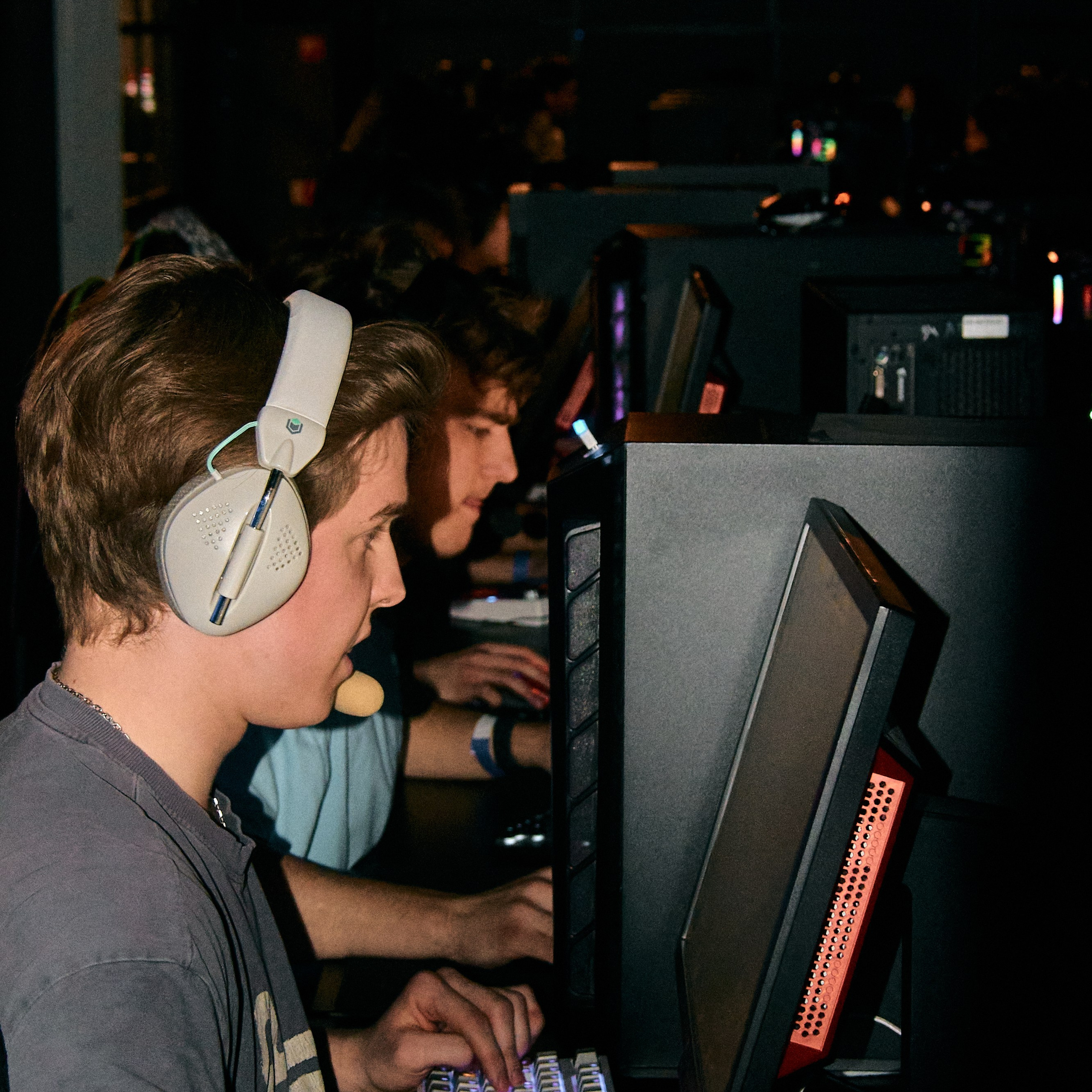 Financial Cybersport League. Дизайнер, студийный и репортажный фотограф в Москве Мария Кузнецова