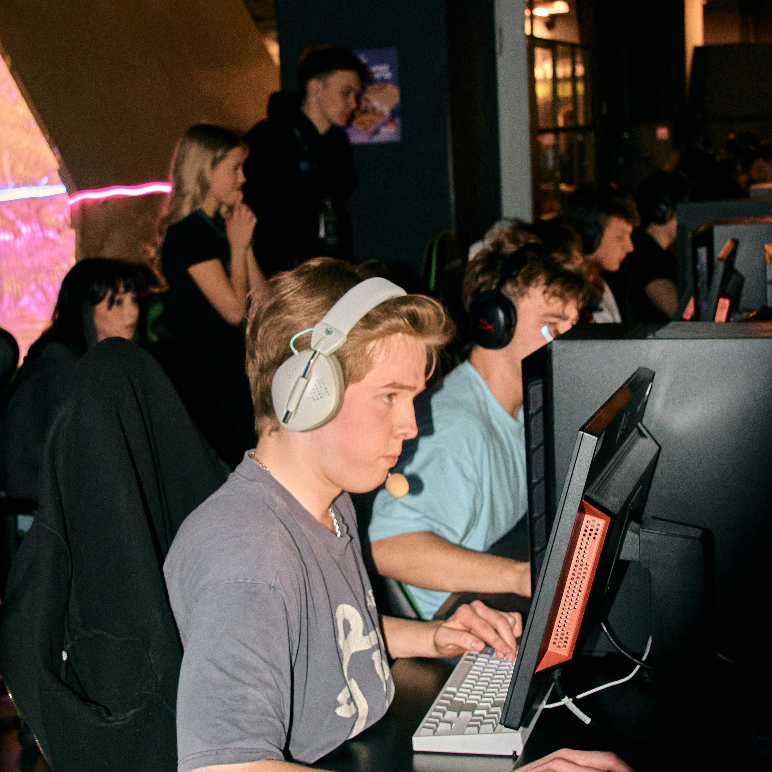 Financial Cybersport League. Дизайнер, студийный и репортажный фотограф в Москве Мария Кузнецова